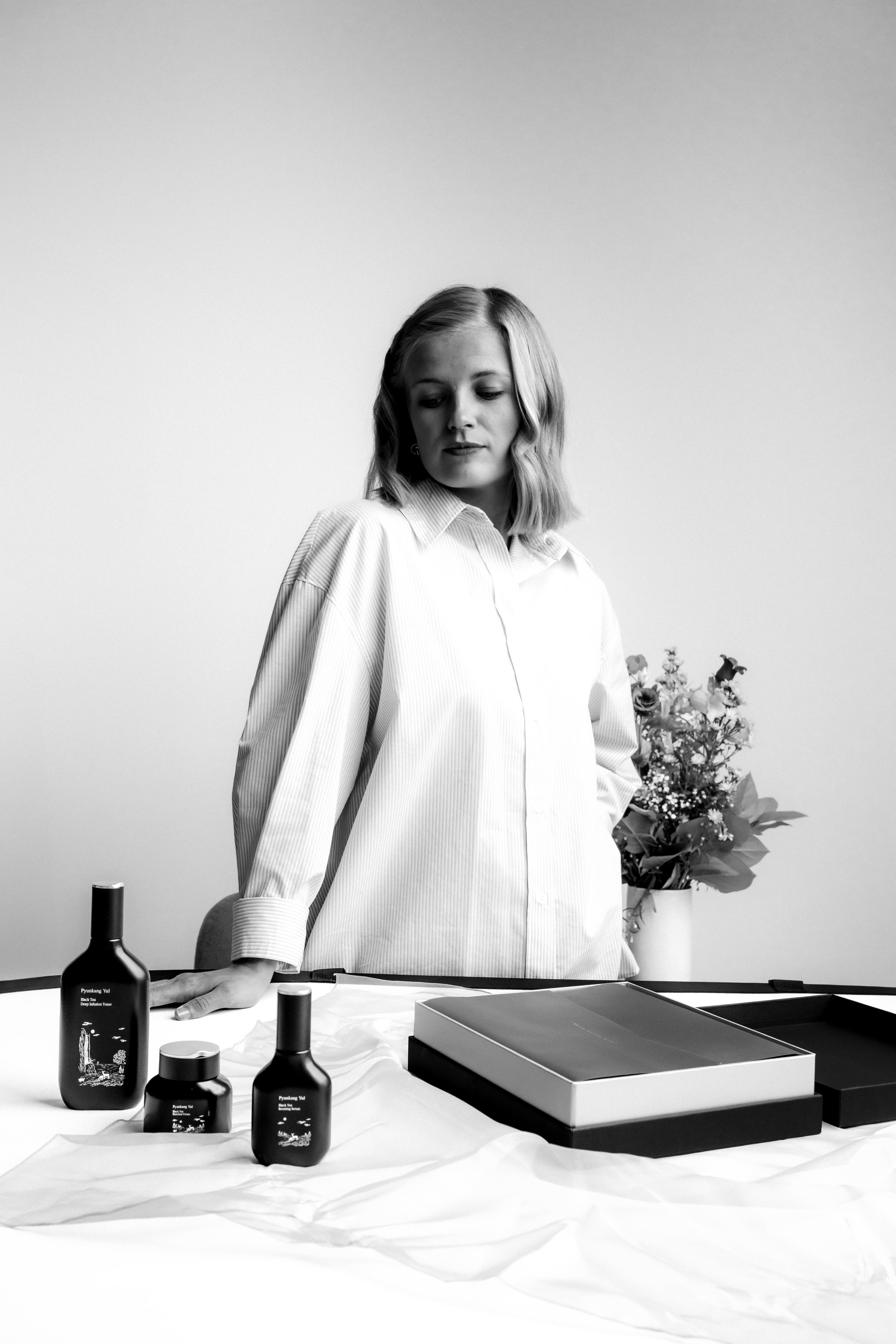 Black-and-white editorial beauty photograph by VdVisuals, Connect with Beauty series