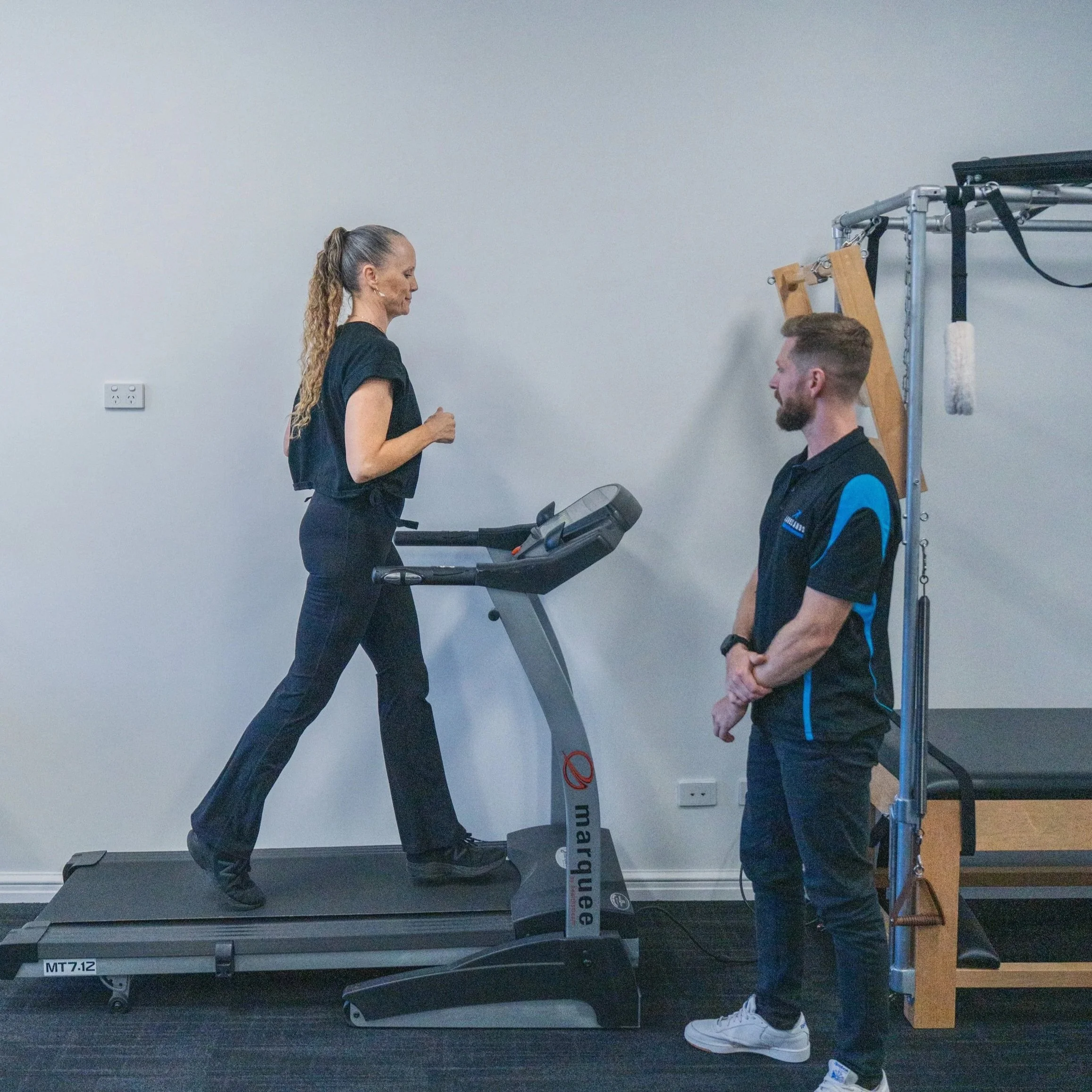 Runner running shin splints knee shoes