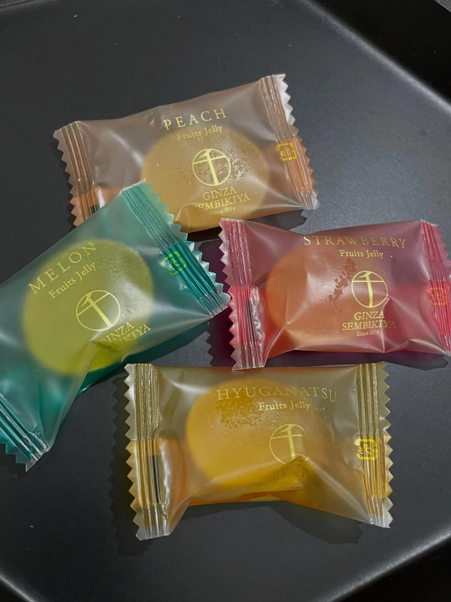 7月のお菓子紹介🍈🍓🍑🍊

#千疋屋フルーツゼリー
#🍈
#🍓
#🍑
#🍊

懐かしい感じのフルーツゼリーです🫶🏽
どれが出てくるかはお楽しみ😘

今月もお待ちいたしております❤️❤️❤️