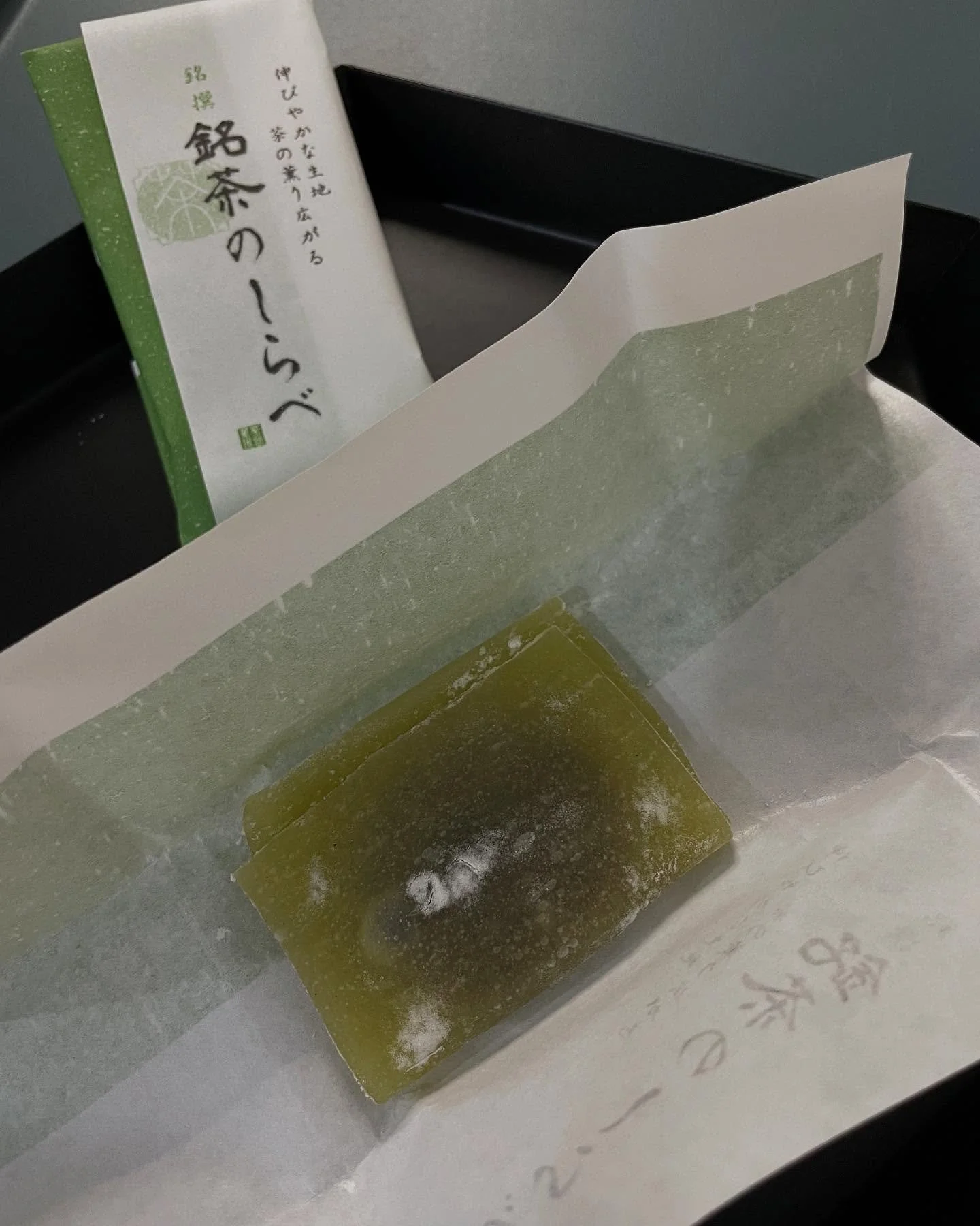 5月🌱今月のお菓子🍵

新緑ですねぇ🌱🌱🌱
てことはなんか緑のお菓子にしたい☺️
てことはこれでしょう🍵🍵🍵

#銘茶のしらべ 
#和菓子
#お餅
#あんこ

美味しくないわけない👍もっちり優しい甘さ🌱
ペロリと一口でいっちゃってください😋

この #施術後のお菓子 ファンが多いのです🫶🏽
みなさんOKKの策略にハマってらっしゃる😙
狙い通り😜wwwww

というのも半分冗談で🤫今月も美味しい施術後のお菓子を準備して皆さまのご来店を心よりお待ちいたしております❤️