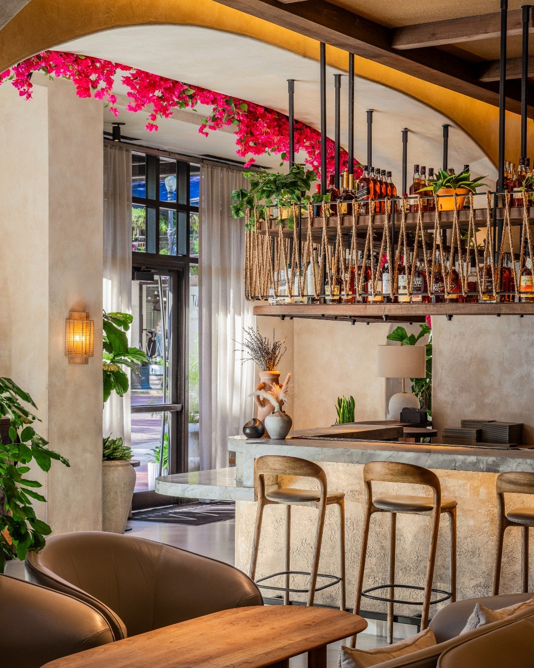 Elevate your evenings with our Golden Hour🥂 Enjoy handcrafted cocktails daily from 5 PM to 6 PM at our bar, followed by a dinner experience that delights all the senses. #AVAMediterrAegean | #Parea