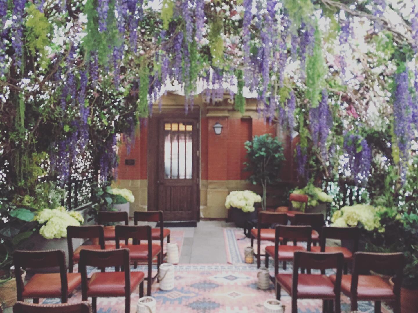 Intimate outdoor ceremony at @thebeekmanny 
.
.
.
#weddingguitarist #weddingguitaristnyc #nycweddingguitarist #weddingmusic #weddingceremony #weddingceremonyguitarist #proposalmusic #music #musician #guitar #guitarist #guitarcover #nycproposal #propo