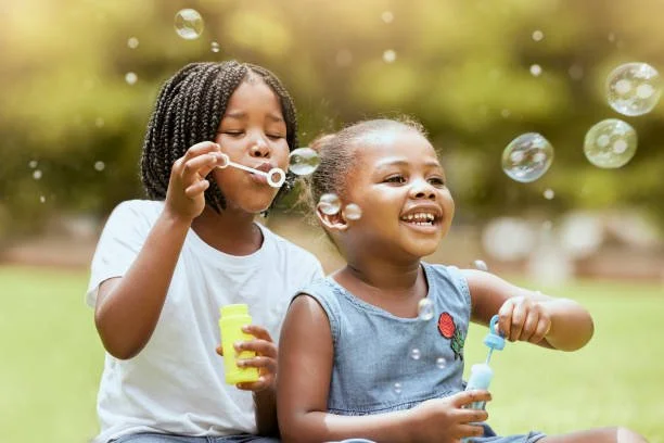 a boy and a girl blowing bubbles in Cincinnati. Cincinnati many agency, nanny placement cincinnati, Columbus nanny agency, Cleveland nanny agency, dayton nanny agency