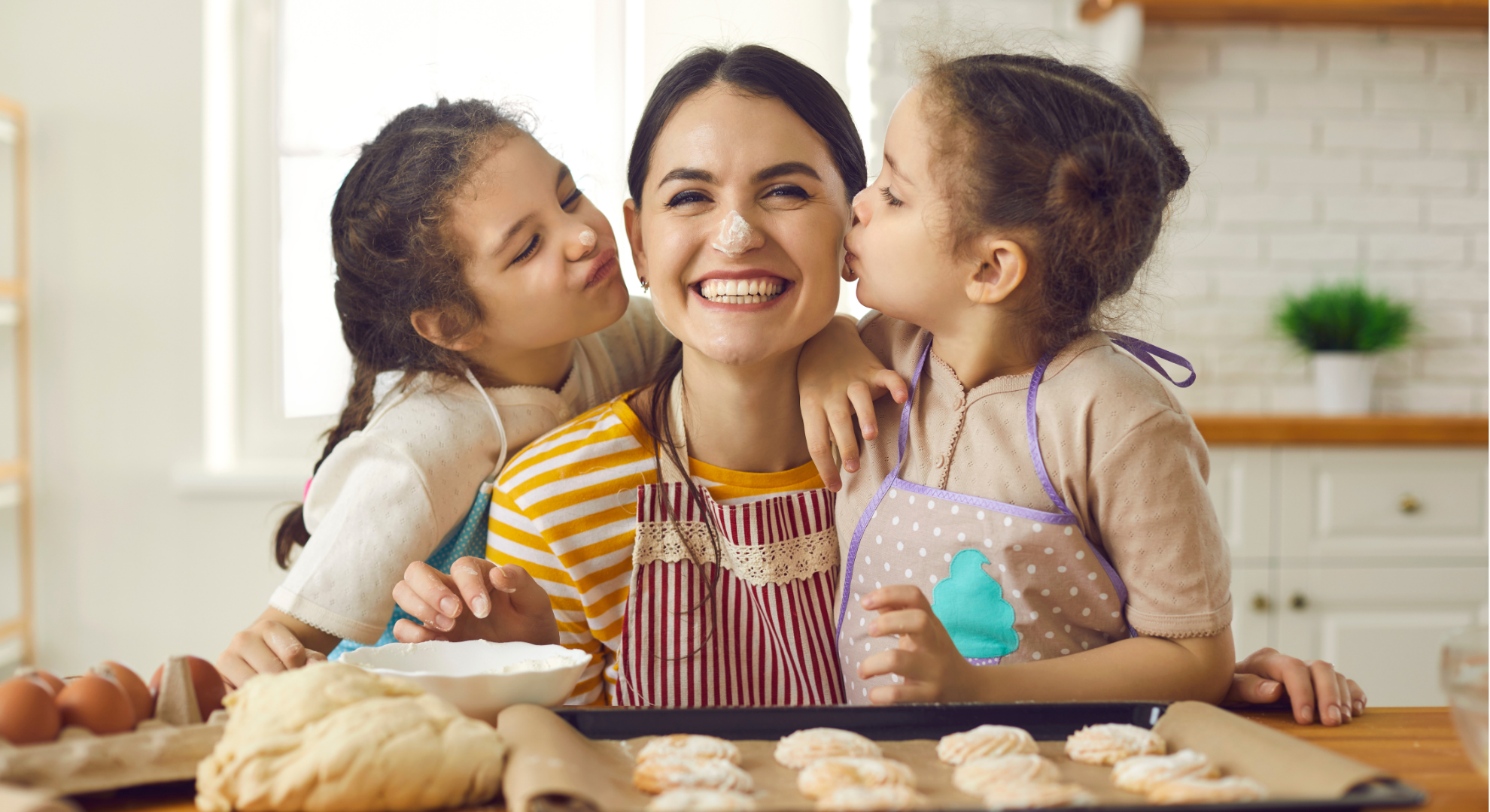 nanny and little girls bake together in a cincinnati home. nanny job cincinnati, nanny jobs in cincinnati, how to find a nanny job cincinnati, nanny agency job cincinnati