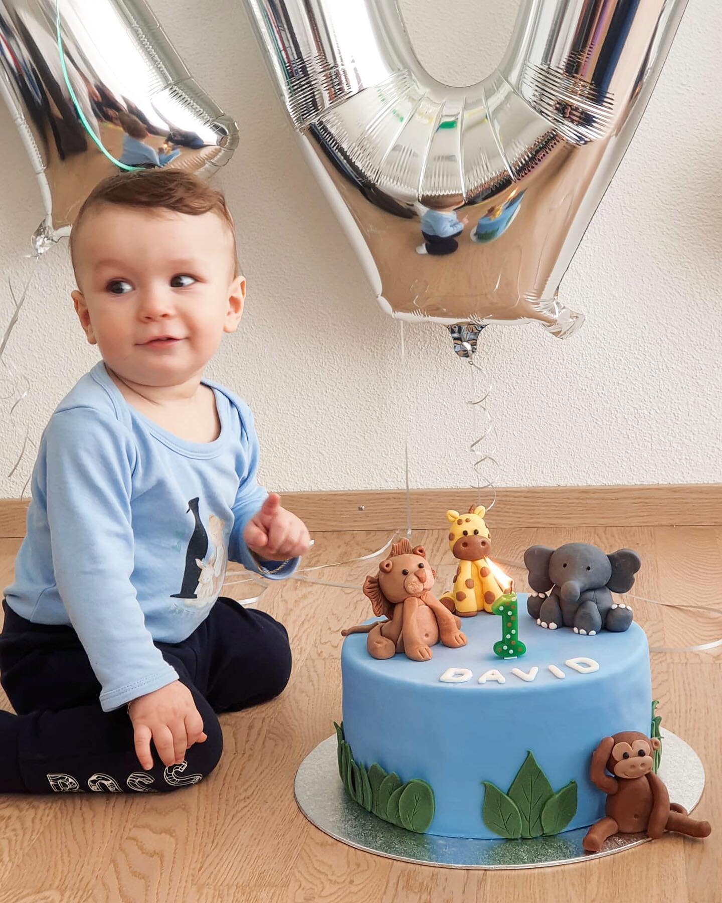 Safari 1st Birthday Cake
🦒🐘🎂👶🏼

#safari #1birthday #cake #safaridecor #cakedecorating #cakedesign #cakeart #happybirthday #david #sweety #lion #elephant #monkey #giraffe #baking #bakingwithlove #sweetsandmorebynora 

***************************
