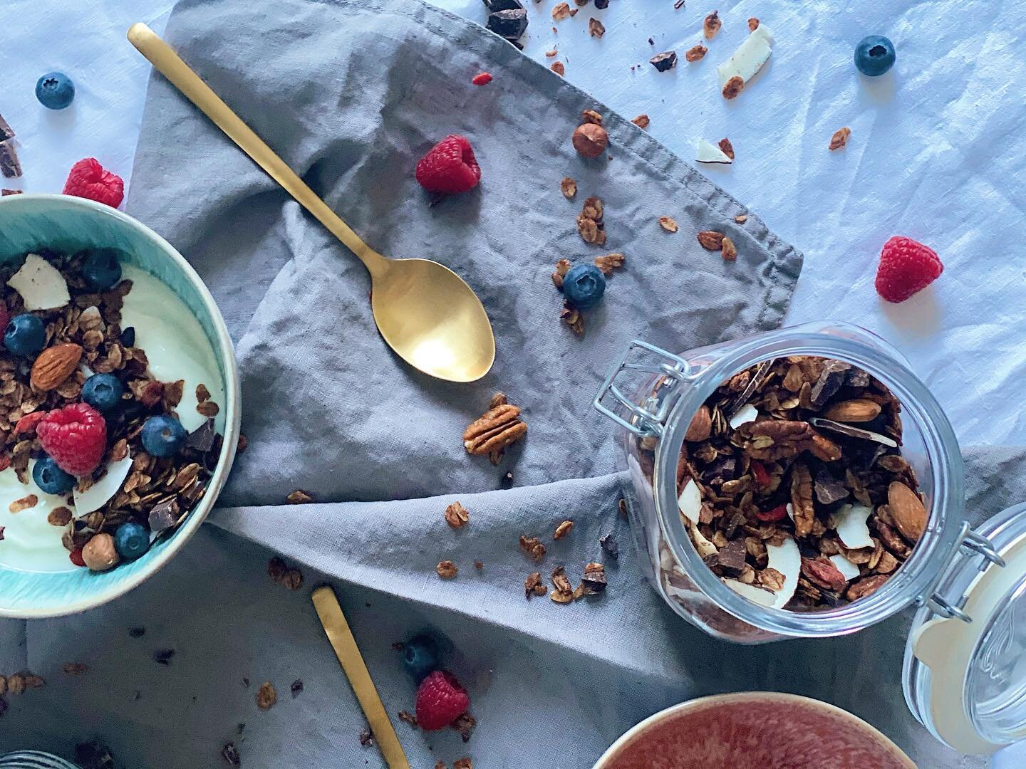 Chocolate Granola🍫🥣😋

#chocolate #granola #chocogranola #chocolatelover #breakfast #healthy #healthyfood #healthygranola #selfmade #homemade #madewithlove #yummy

**************************
Schoko Granola🍫🥣😋

#schokolade #granola #schokoladengr