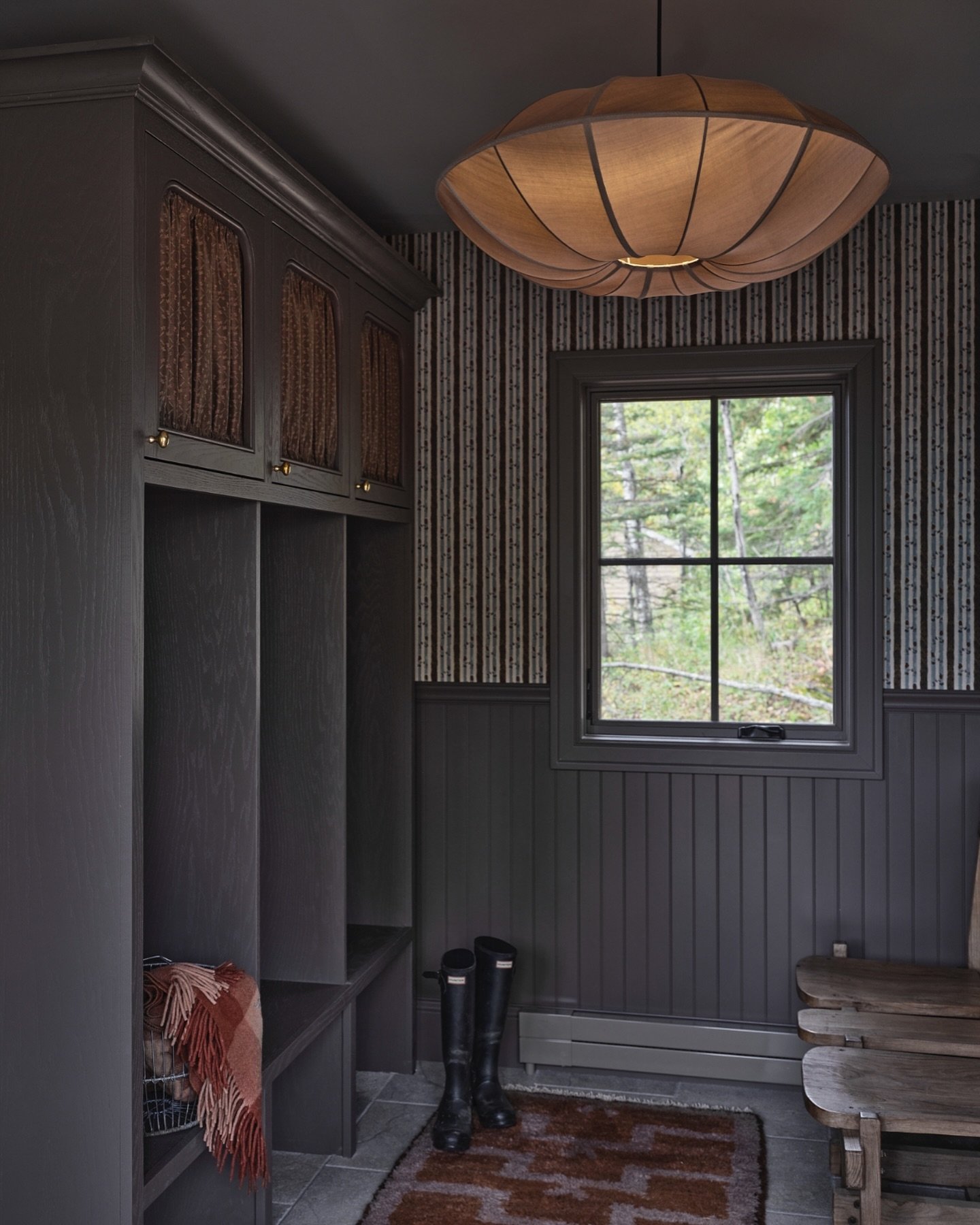 The @yondcottage has the perfect pint-size mudroom. Packed with all the essentials to make seasonal life enjoyable. We couldn&rsquo;t resist the opportunity to integrate custom cabinetry with our fave little fabric panels. You heard it here first: mu