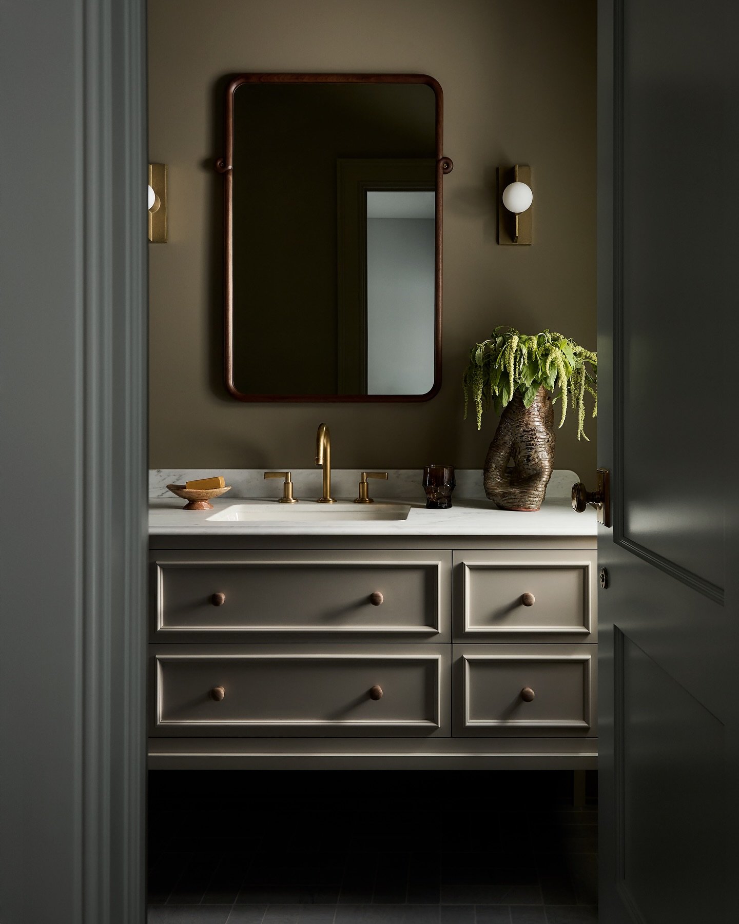 No space forgotten or detail unturned, lower level bathrooms and all. That&rsquo;s our ethos, always reaching for the magic to bring something new and inspiring to every project 🤎

Design: @yondinteriors 
Builder: @insigniahomes 
📷: @lissmabey