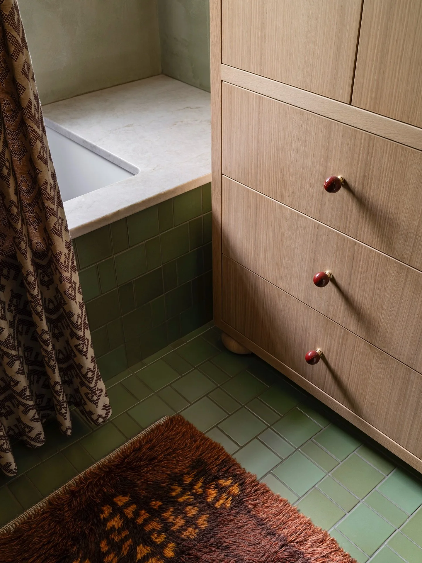 Once again our weeks are full of beautiful fall weather, design presentations, custom items shipping from our workroom (zoom in on that little powder blue welt!) and art stacking up for installs this month 🤎