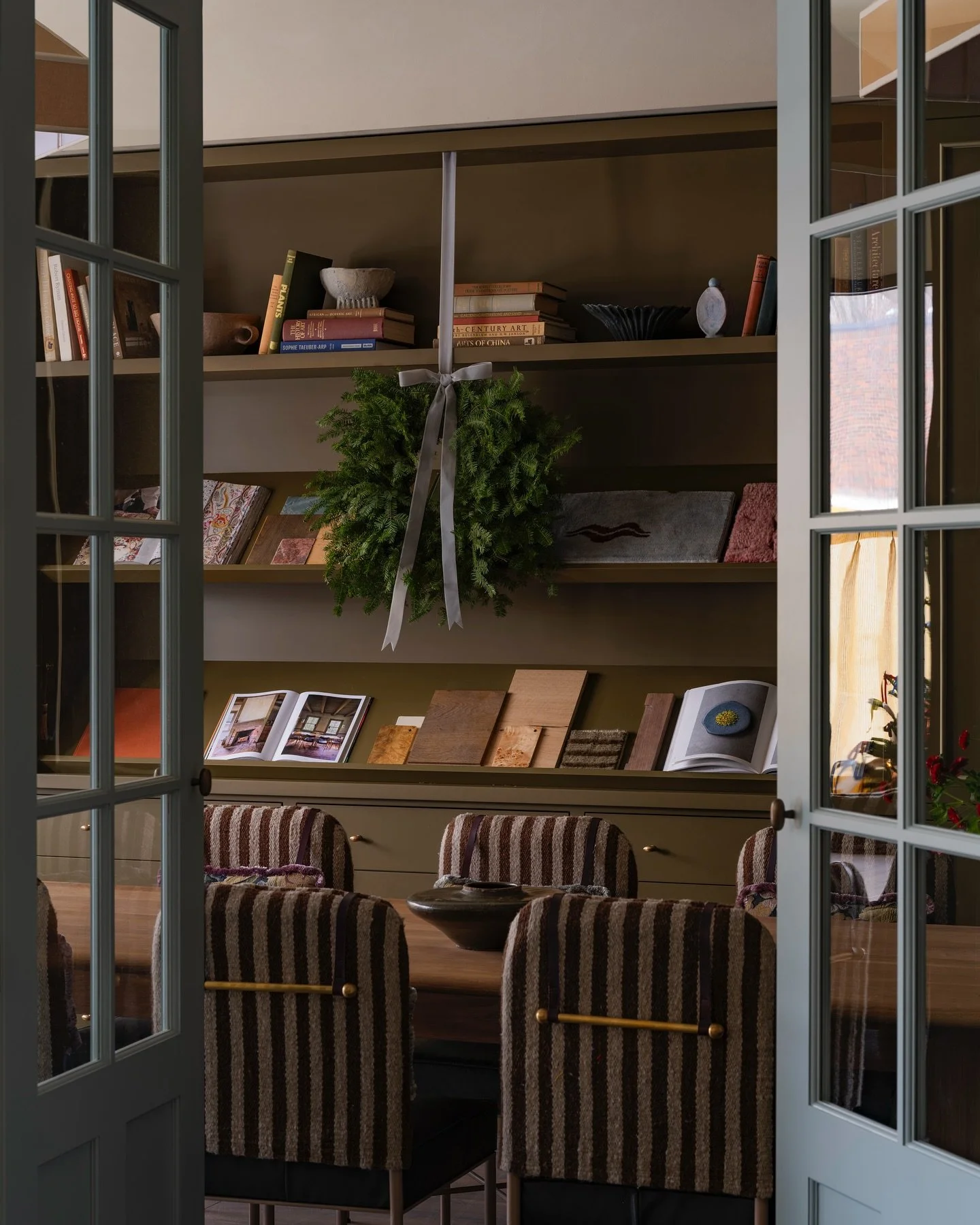 It&rsquo;s officially wreath season at the studio 🎄

📷: @taylorhallobrien