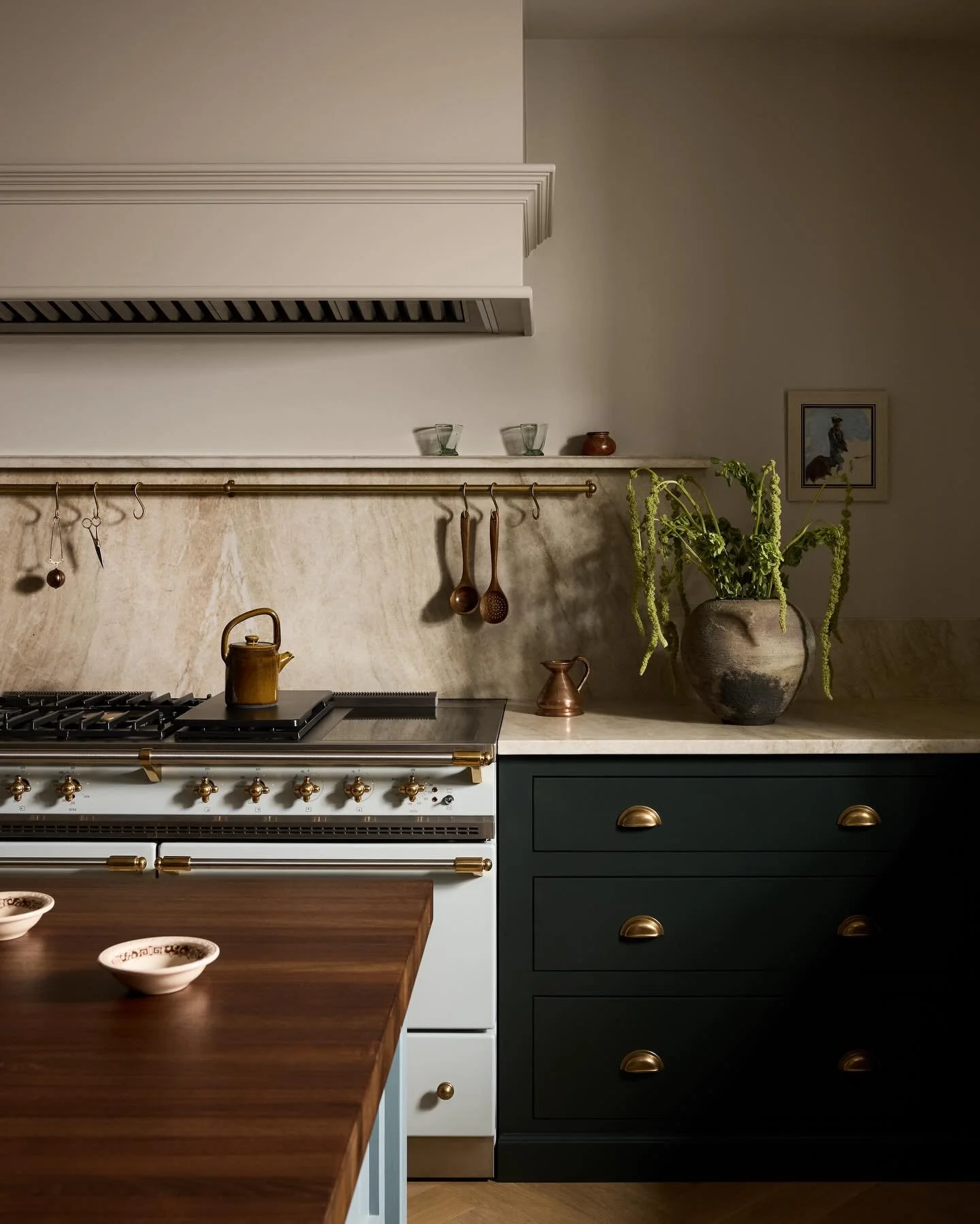 Kitchen cabinetry by @devolkitchens is the true cherry on top in our recent Denver project 🤎

@yondinteriors + @lissmabey