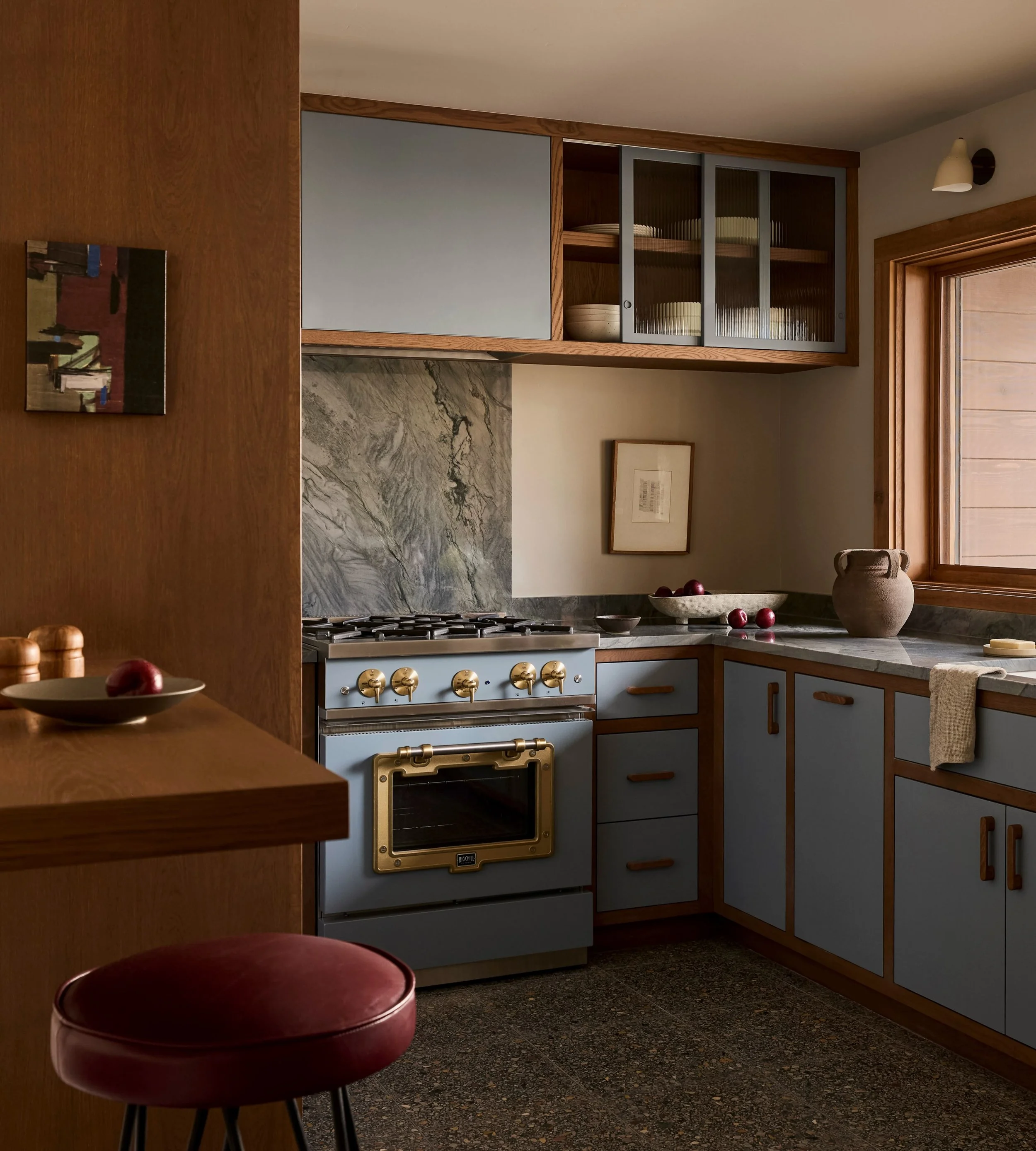 If you Yond by now, you know we love two things: custom cabinetry and the perfect shade of blue. The secondary kitchen in our #yisunvalleyskihouse has both 💙🫶🏼

See the full home in @archdigest 

Design: @yondinteriors 
📷: @lissmabey ✨: @_jenpaul