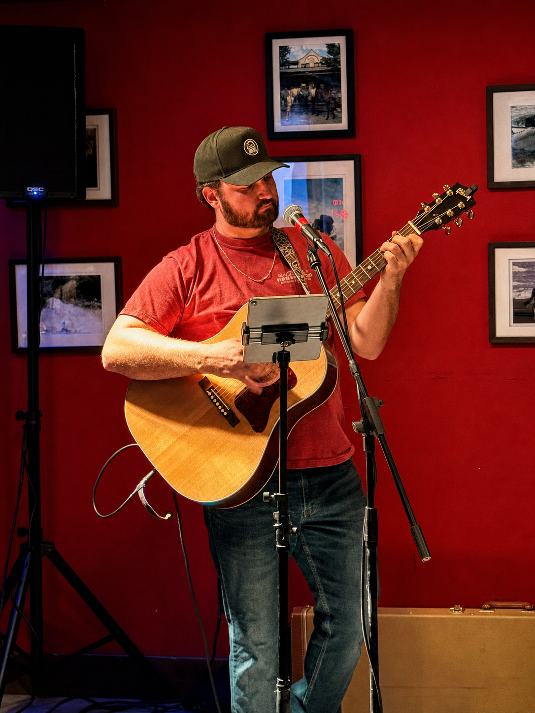 LIVE MUSIC: DAN CASE