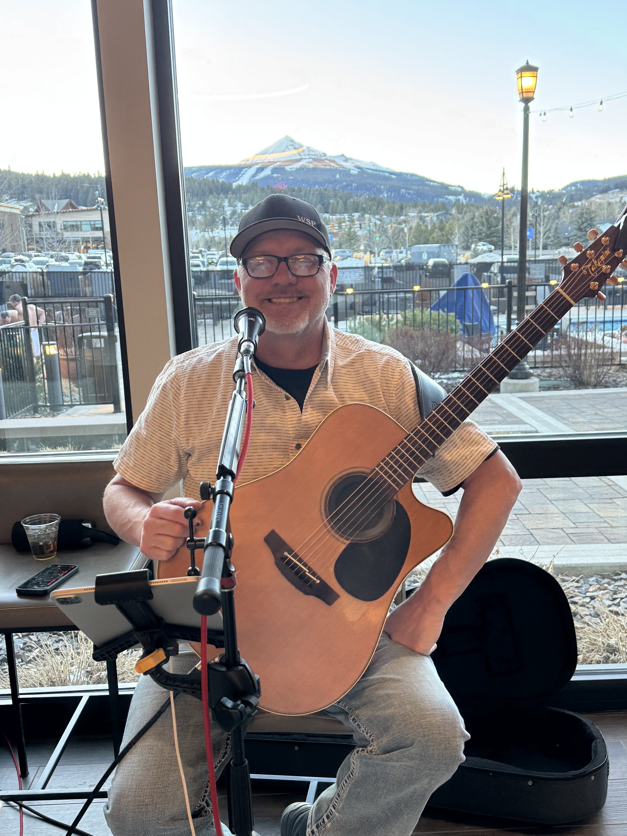 LIVE MUSIC: ROBBY HUTTO