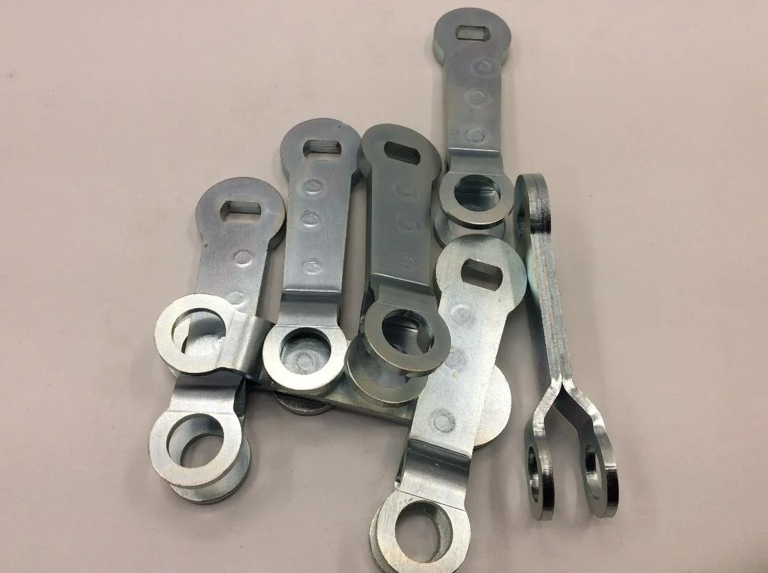 GREEVES-BRITISH HUB REAR BRAKE ARM FITS CHALLENGER 24-36 MX4 AND EARLY GRIFFONS PLUS OTHERS PART NUMBER M29A-WBBB104 ZINC PLATTED 2.jpg