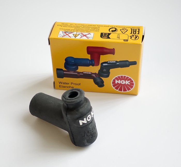 WE13101-Spark-Plug-Cap-lores.jpg