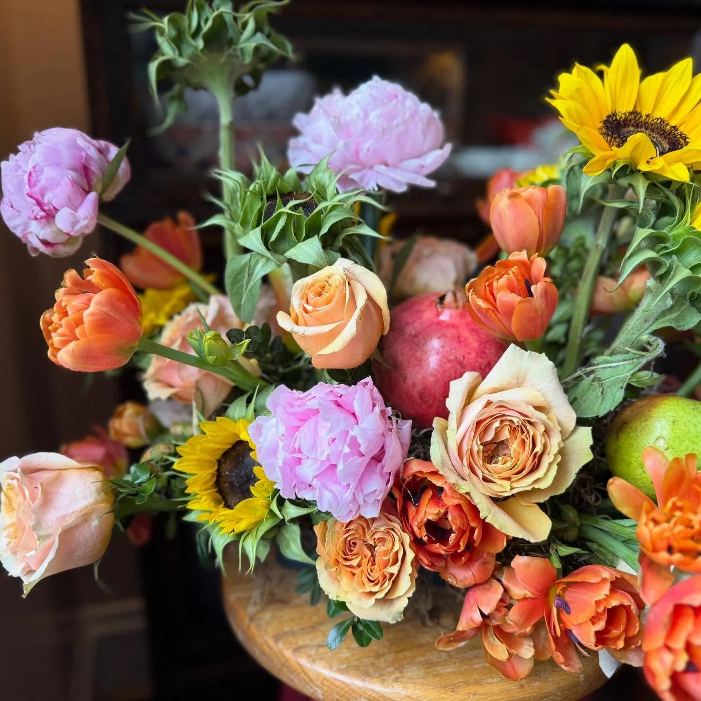 Not your Grandmas Thanksgiving centerpiece 🦃
.
.
.
.
.
#cincyflorist #cincinnatifloraldesign #cincinnatiweddings #cincinnatiweddingflowers #pleasantridge #pleasantridgeohio