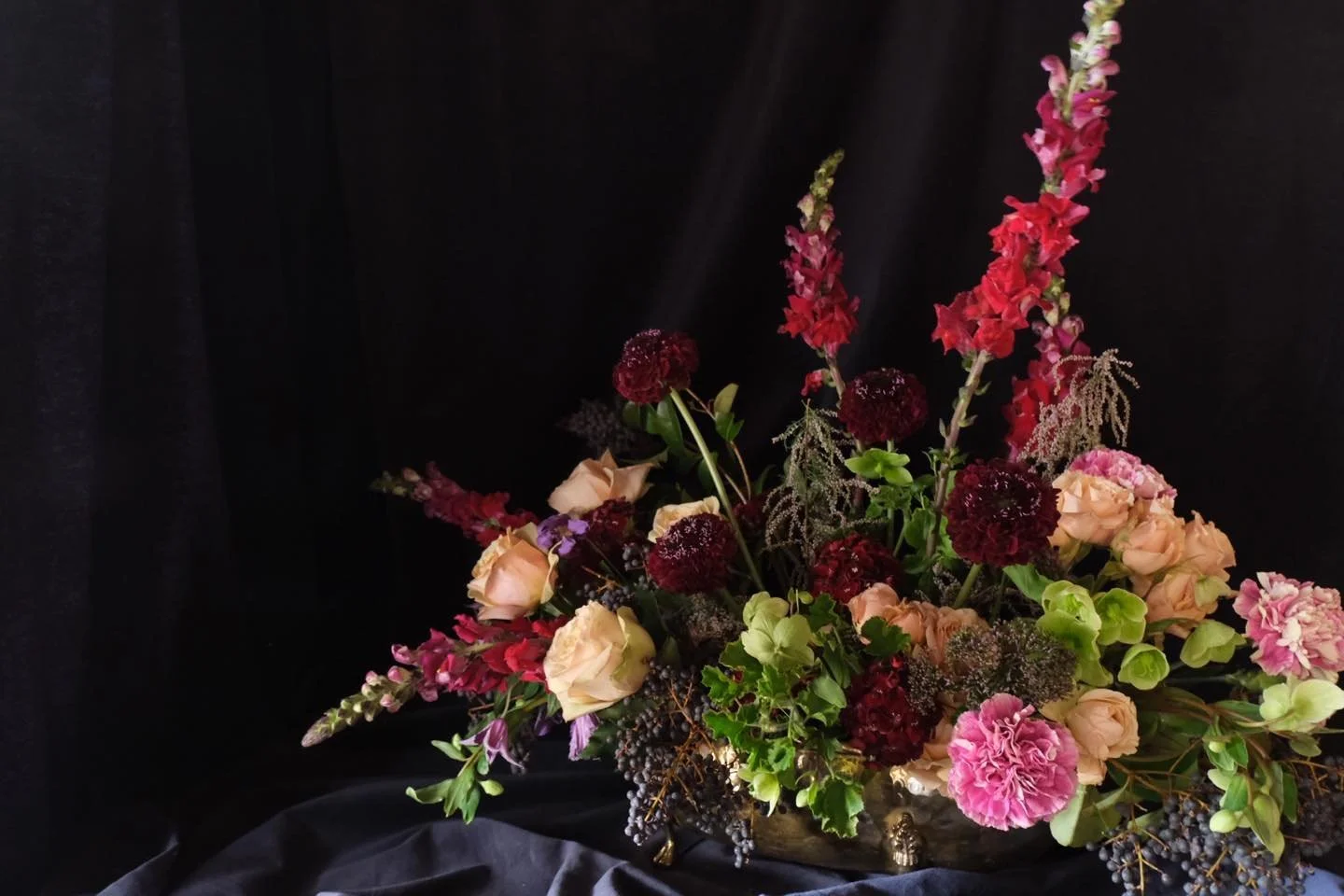 A funky and Happy Merry Christmas compote from Lenten and Lynne ❤️ 
.
.
.
.
.
#slcflorist #utahbrides #utahweddings #saltlakeweddings #utahfloristdesigner