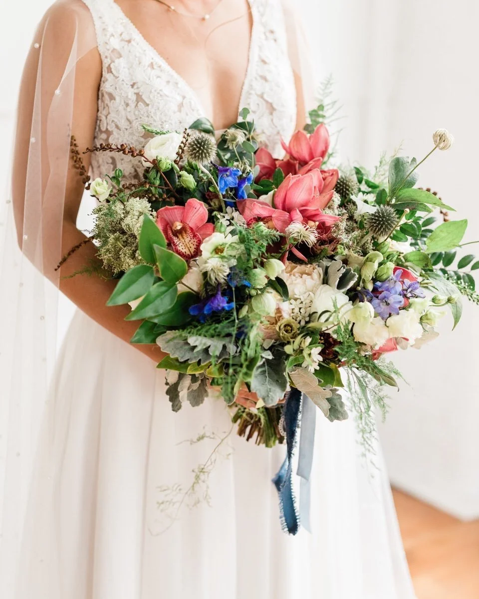 Less can be more but more never hurt 👏🏼. We love a big bridal bouquet full of fun textural elements. 
.
.
.
.
.
#slcflorist #utahweddings #utahbrides #slcweddings #weddingflorist #utahflorist
