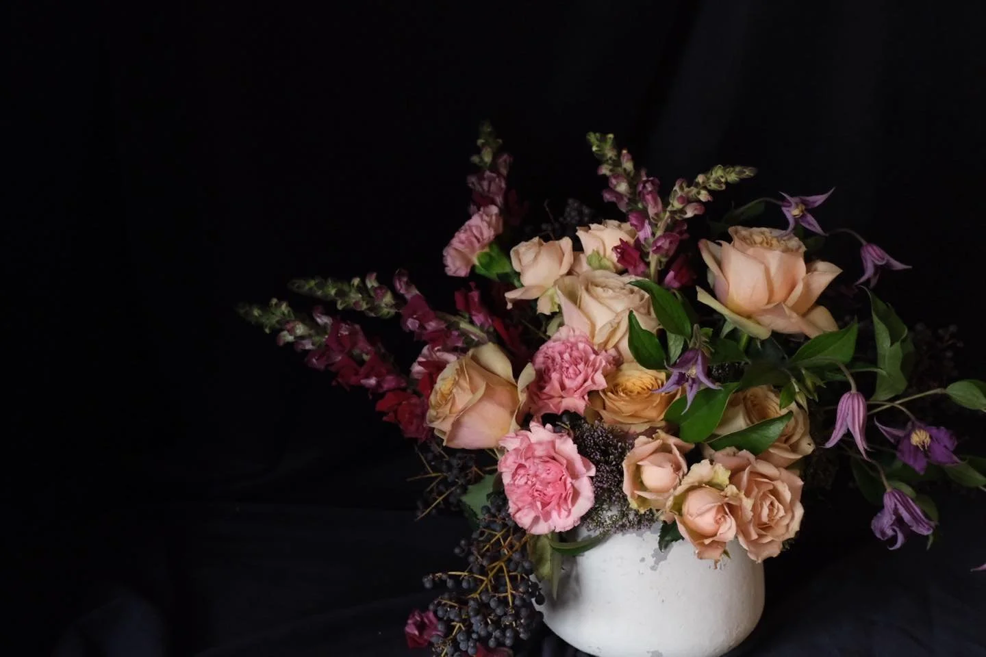 Studio play ❤️
.
.
.
.
.
#slcweddings #utahflorist #utahweddings #studioflowers #utahbrides #slcweddingflorist