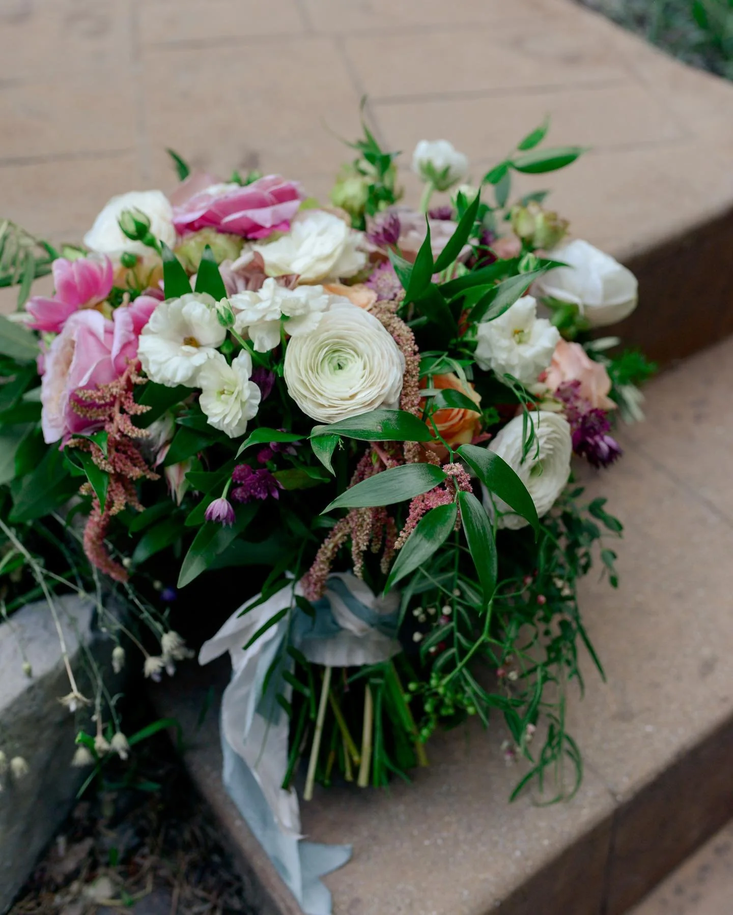 Bringing back my favorite bouquet to date. A nice Monday surprise is finding images you didn't know you had ❤️
.
.
.
.
.
#slcflorist #weddingfloristutah #utahbrides #sundancewedding #intimateweddings #utahweddings #utahblooms