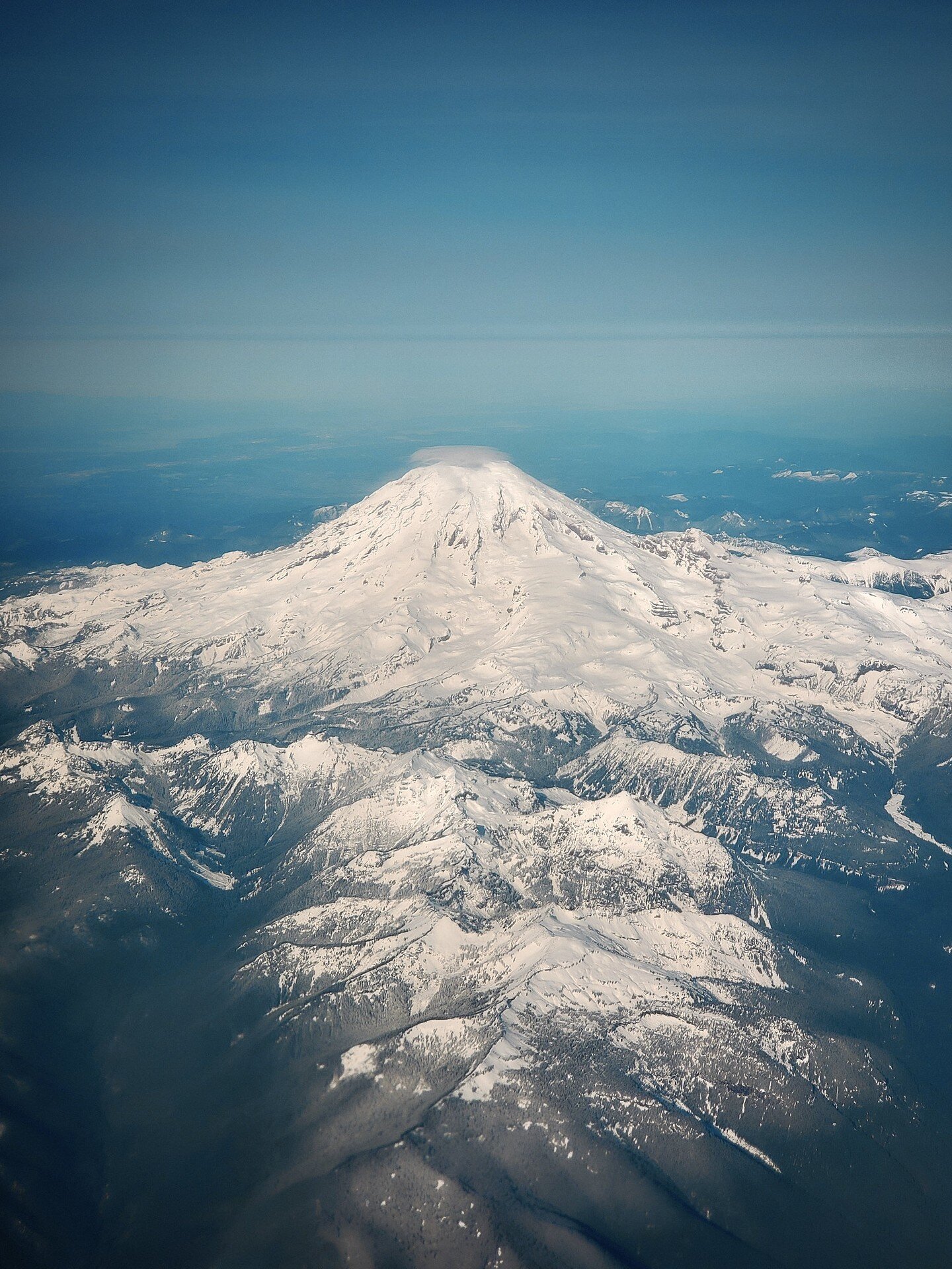 🏔️❄️✨Snow-capped siren of the skies, Mount Rainier is chillin' like a boss! Ice ice baby! 🚁💎 #FrostyVibes #SkyHighGlory #CoolerThanYourEx

🤖 Caption by AI but the photo is real! ✨

___________________________
📸 Ralph Daub
📍 Location: Mount Rain