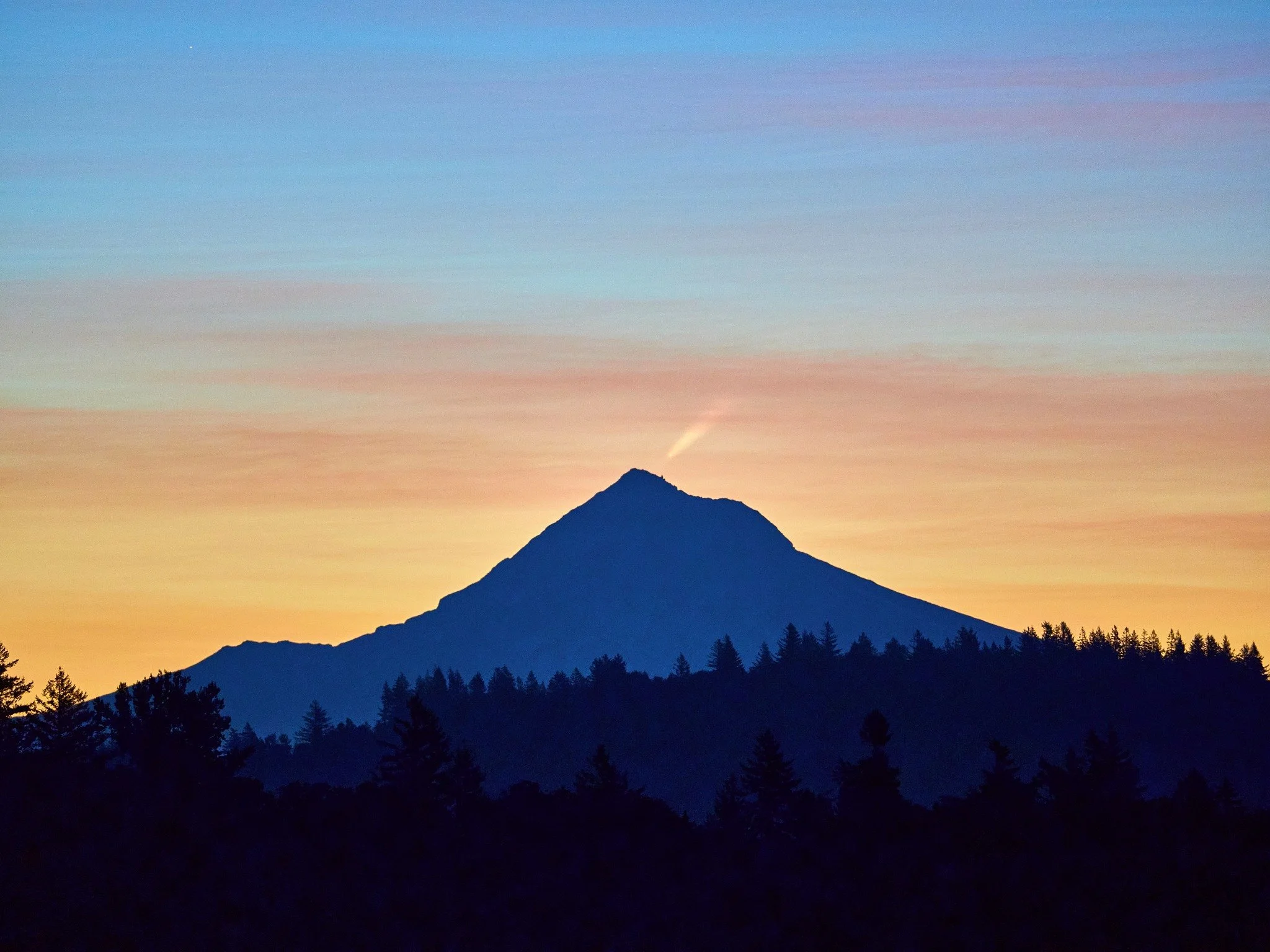 Successful capture of the comet! ☄

C/2023 A3 (Tsuchinshan&ndash;ATLAS)

I planned this photo-op just a few days ago after hearing and reading more about this once-in-a-lifetime comet. 

I used the app @Planitphoto for Android to scope out potential 