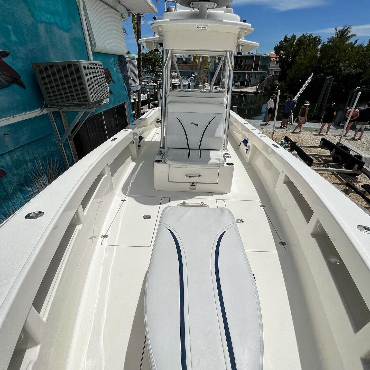 32 Seavee 🤩 polished and protected ready for another season in the keys 🌴Need your boat detailed or maintained? Contact us today!