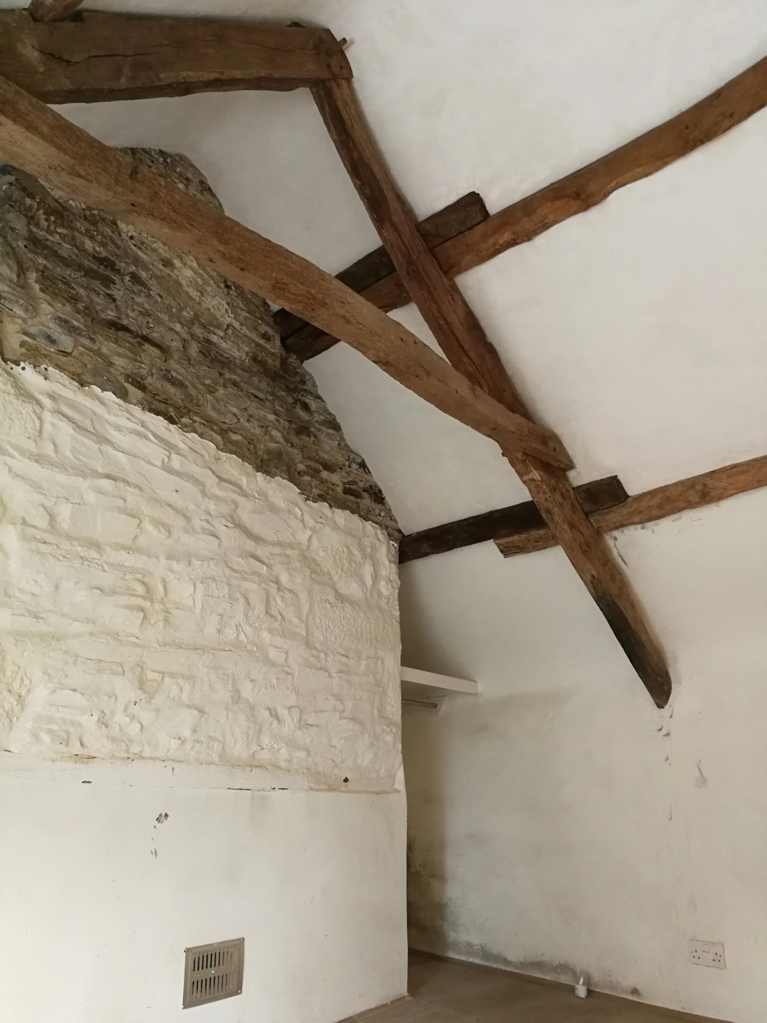 Lime plaster ceiling