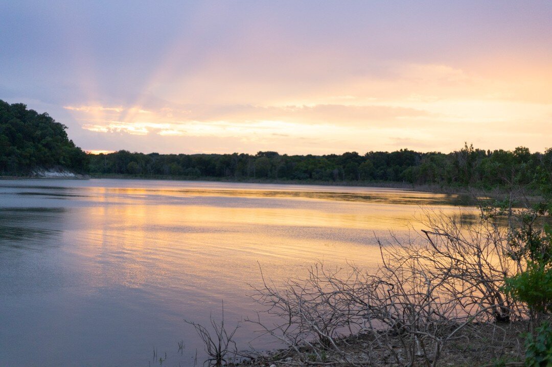 Something about a sunset on the Lake just hits different. Go explore today! #explorecherokeeok #greencountry #travelok #thisisoklahoma #outdooroklahoma #campinoklahoma #laketenkiller #sunsets