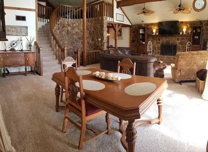 Multi-level Cabin (10 guest)