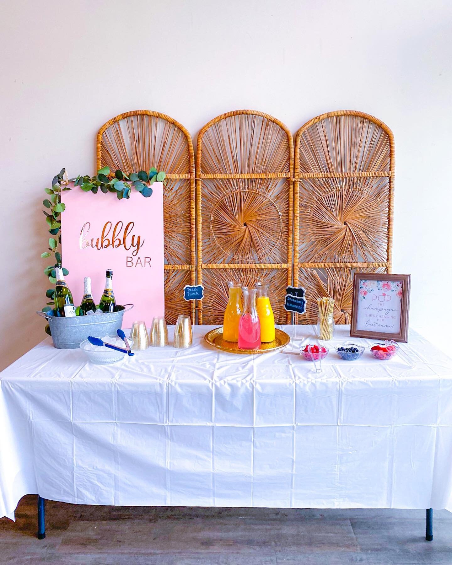 What a fun way to use a room divider💕 We love everything about this bubbly bar🥂
&bull;
&bull;
&bull;
#vintagestyle #rentalfurniture #vintagerentals #rentaldecor #vintagewedding #bohorentals #bohorental #peacockchair #peacockchairrental #peacockchai