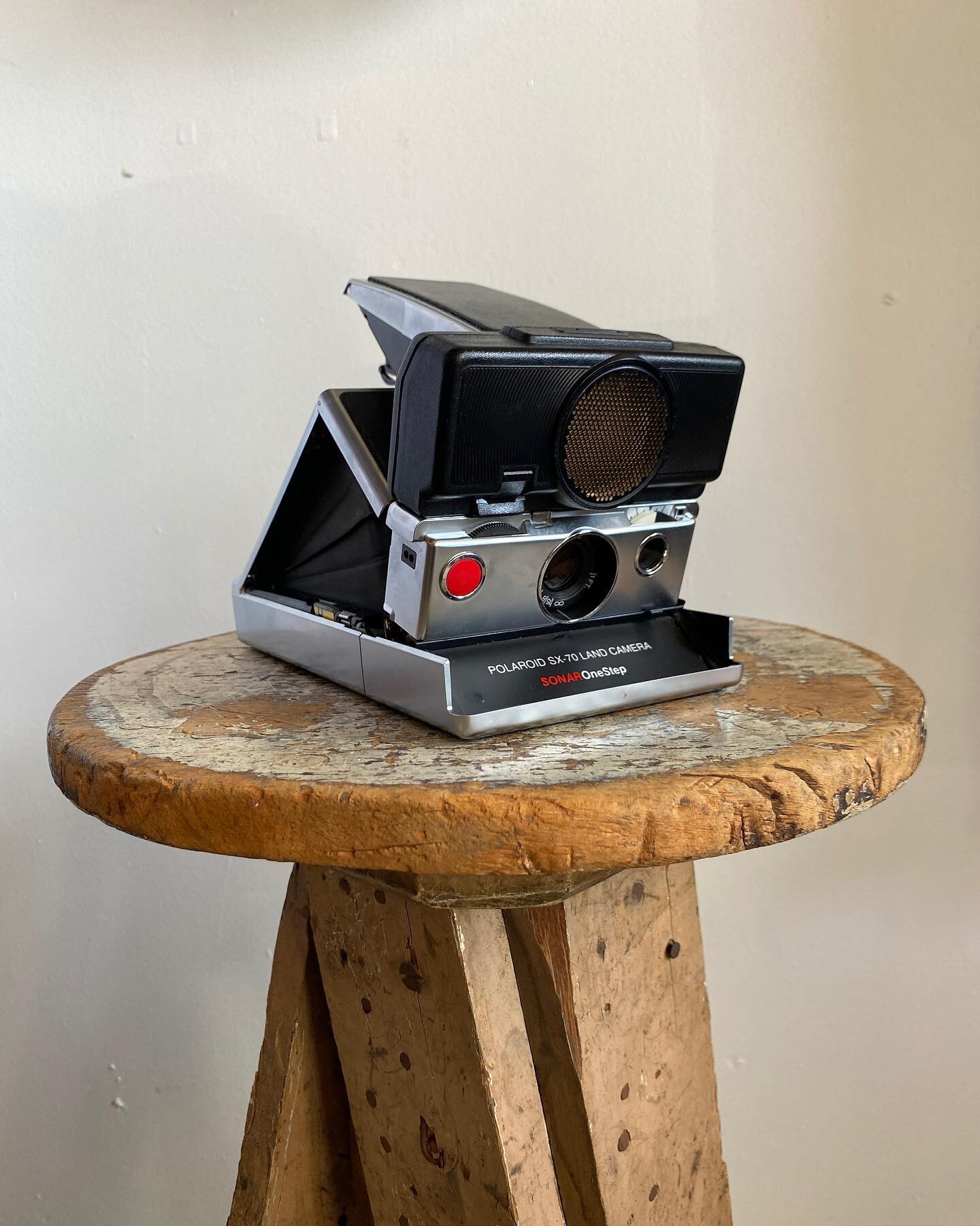 Film tested SX70 Sonar with original packing box, strap and manual, plus it&rsquo;s loaded with 5 more shots of black and white film! Slide into the shop or our dms if you&rsquo;re interested in it! #filmisnotdead #sx70 #polaroidsx70 #polaroidsx70son