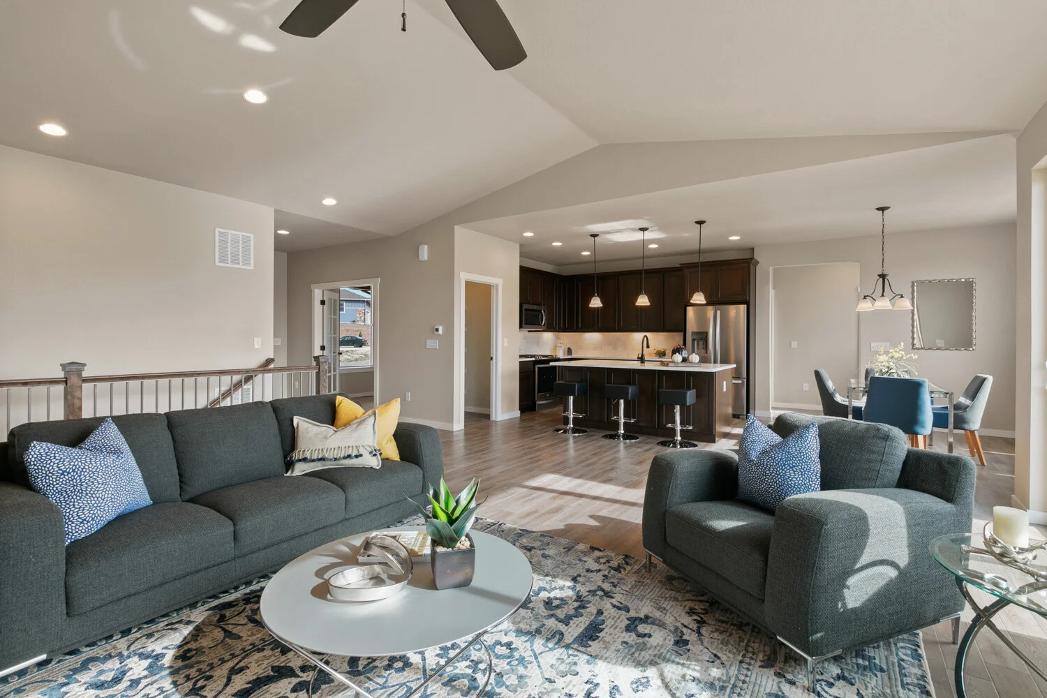 006-Living-12535-Valentia-St-Large.jpg