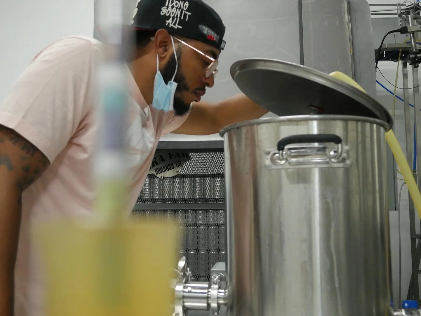 Smells like a good Summer! 🍻
⁣⁣⁣⁣
⁣⁣⁣⁣
⁣⁣⁣⁣
⁣⁣⁣⁣📸: @shoot.the.jay 
⁣⁣⁣⁣
 #craftbeer #abp #theprocess #adaptbeerproject #blackmen #beer #welcome #closedonsundays