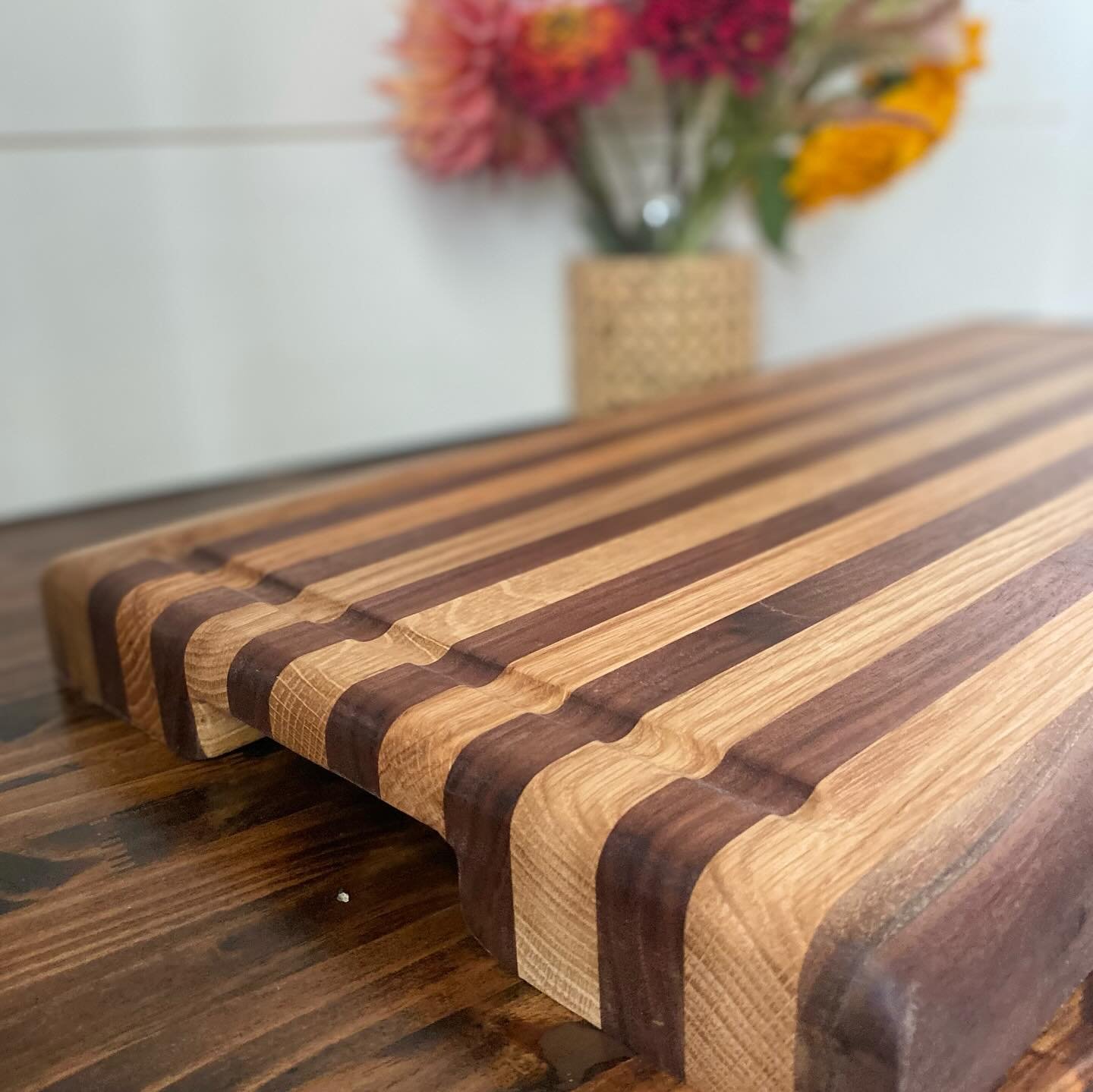 /// A V A I L A B L E /// $125 

Handmade by Clinks&rsquo;s Restored Decor 
[ Edge Grain Cutting Board ]
- Large: 27 x 13 x 2
- Wood Species: Black Walnut &amp;  White Oak
- Juice Groove
- Custom Recessed Grip