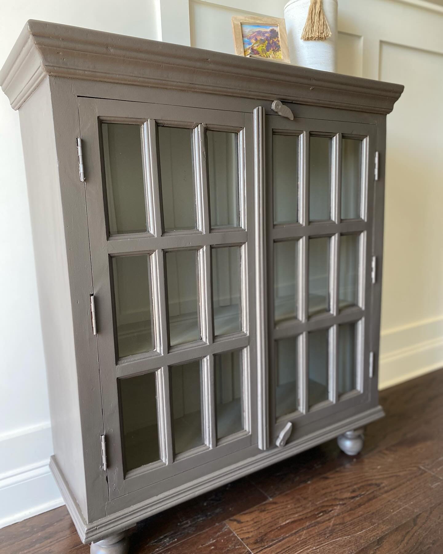 [ A V A I L A B L E ]
/// Display Cabinet ///

Featuring a beautiful two toned - high contrast display cabinet, crafted from solid wood with glass panel doors. Behind the glass doors, there are two fixed shelves to create the perfect space to display