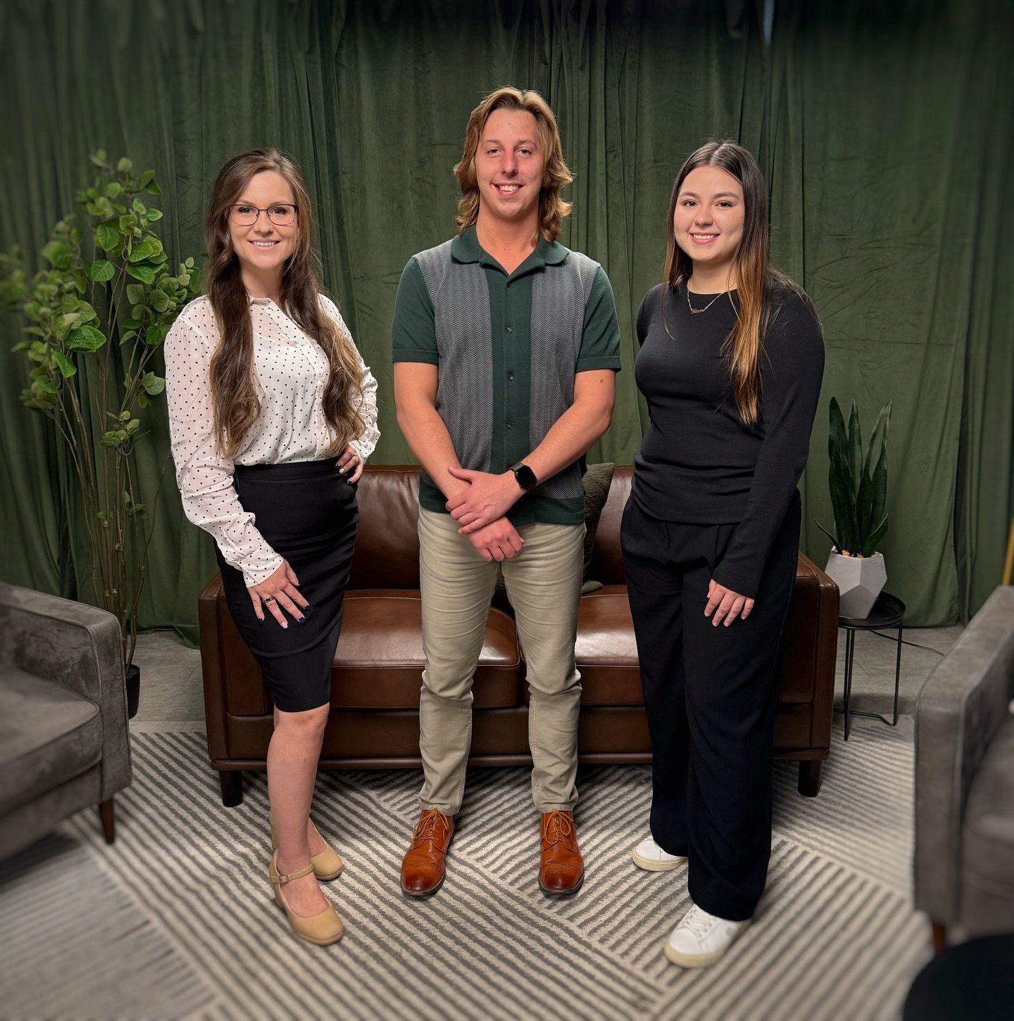 Spring interns are here! 

We are so excited to be a place of opportunity for Yazme and Heaven! Art is exciting to have a team again! We look forward to the new ideas these students will bring.

@utpb_careerservices @utpb 
#office #intern #coworkings