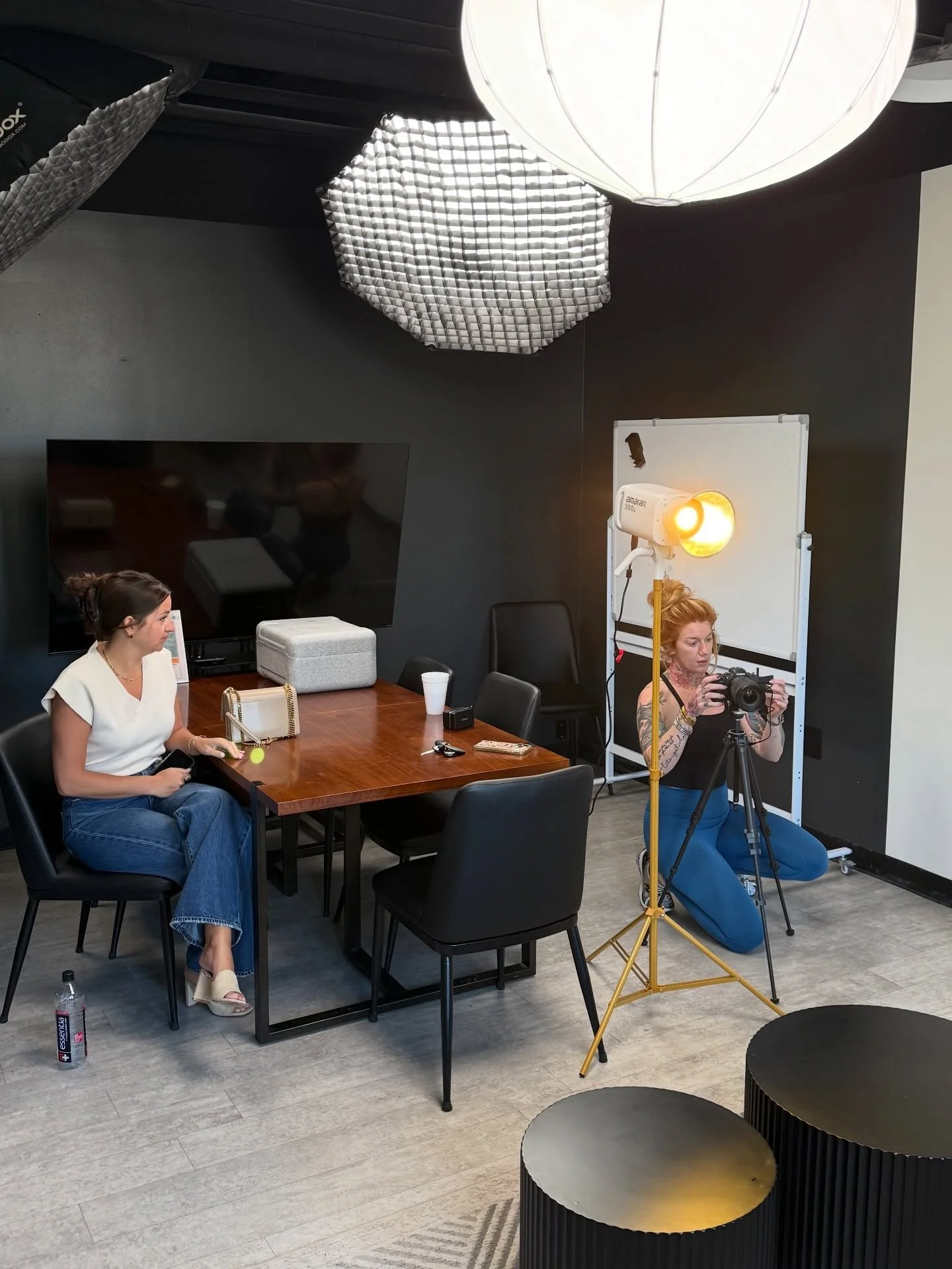 Ready for that interview? 😎

Let&rsquo;s get you in studio and shining bright like a diamond!

#podcast #office #lights #interview