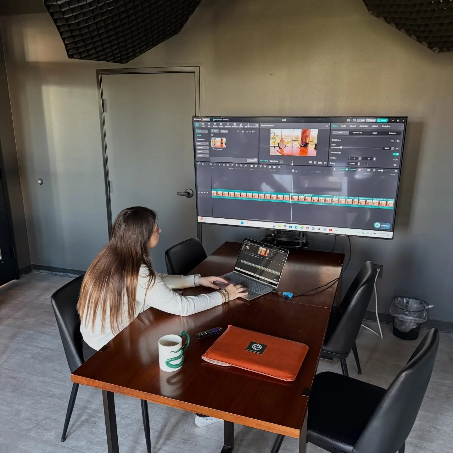 Sneak peek of behind the scenes of a podcast! 

Monday morning edits! Catch Modi with Visit Midland on our next episode! We love seeing Yazme take on the role of editor! 

@utpb_careerservices @visitmidland 
 #texas #office #podcast #intern