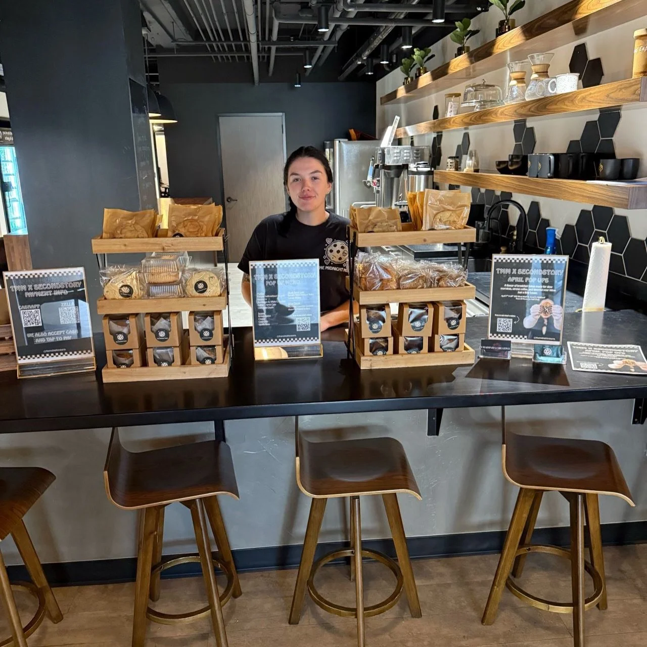 Cookies &amp; community! 

@themidnightmixertx brought the sunlight with her on this rainy morning, and some delicious baked goods as well! It was so nice to see people downtown come by and stay for chat while enjoying a muffin. Catch Ivy at her next