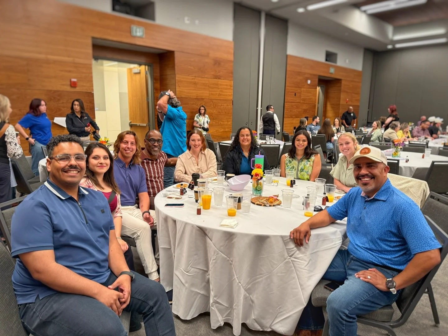 Rise and Thrive breakfast! 

We had the pleasure of being invited to hear an amazing story about overcoming addiction! Thank you @thriving_united for all the work you are doing in our community! Our SSC table was full of our community friends: @midla