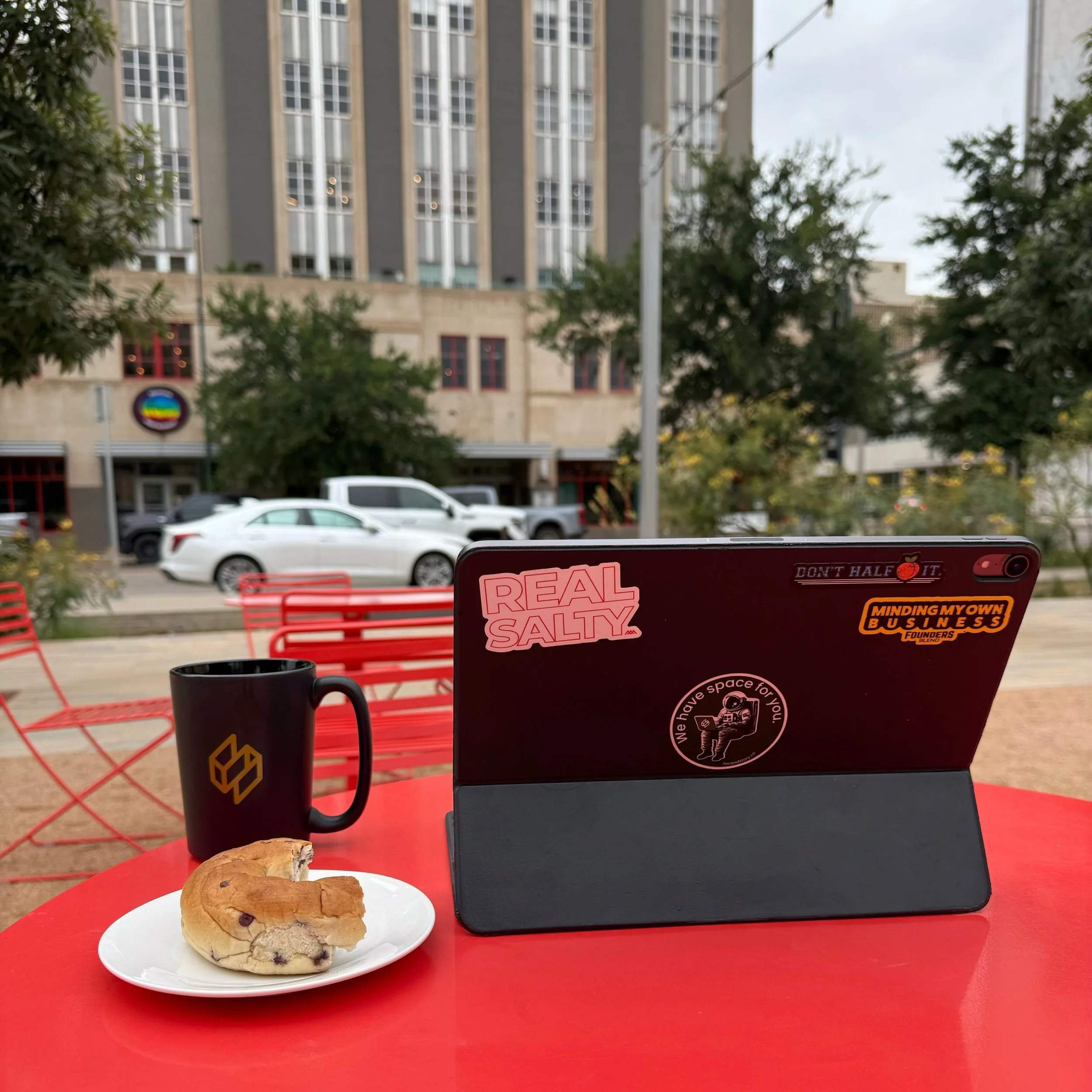 Casual Friday

We love having Centennial Park right in front of our building! A beautiful cloudy day hits the spot. 

@centennialparkmidland @foundersblendmidland #bagel #coffee #parks