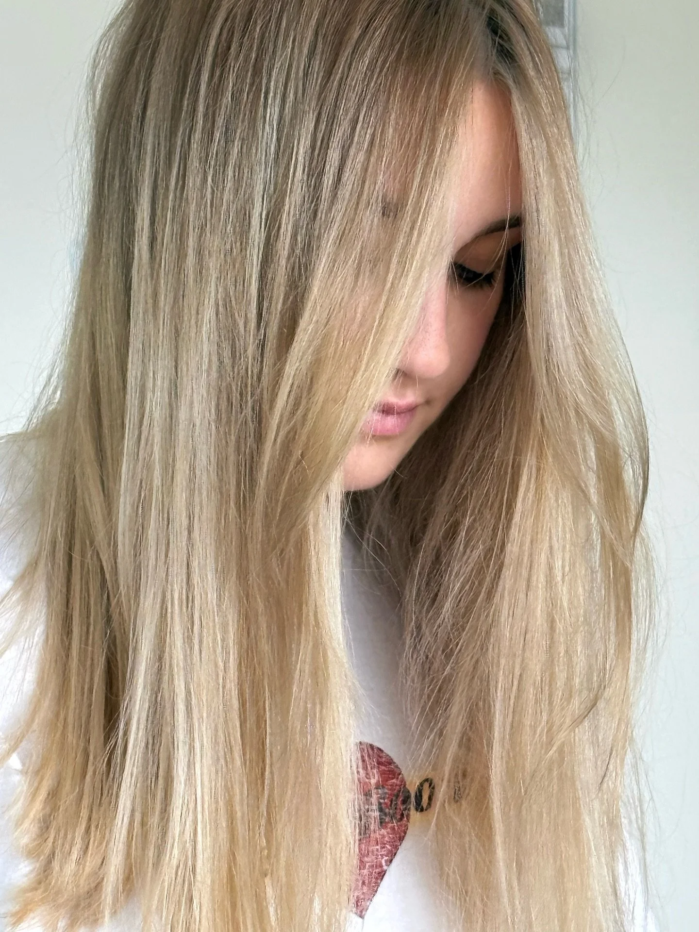 The solid, cool toned platinum had its moment, but fall has arrived which means it&rsquo;s time for dimension, and warmer honey tones!