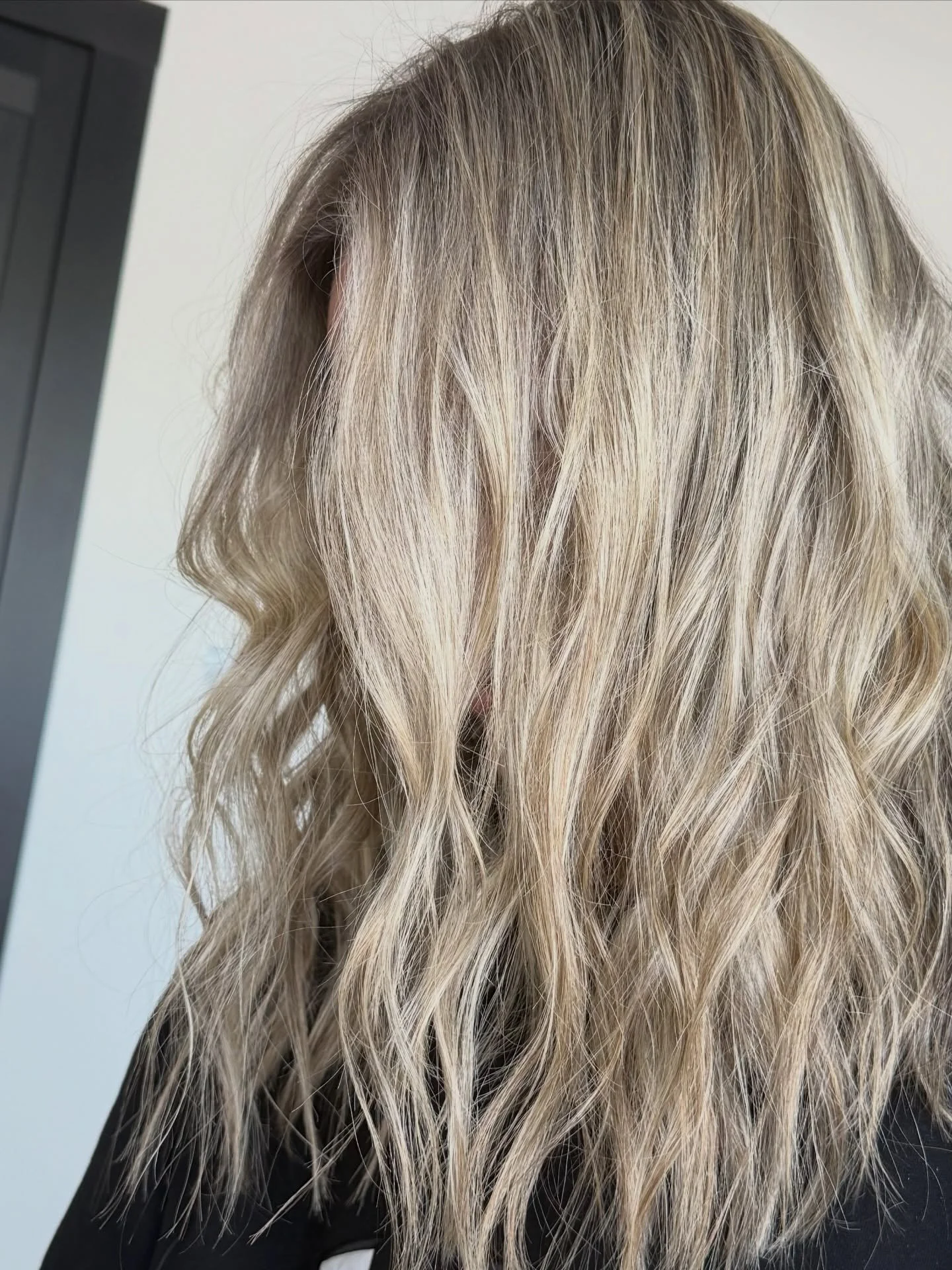 Her goals for today were &ldquo;lots of blonde and a little bit of a root.&rdquo; I&rsquo;ve been doing Leanne&rsquo;s hair for a few years so I already knew she likes her tone on the cooler side.

And her after selfie just for fun 😍  I love that sh