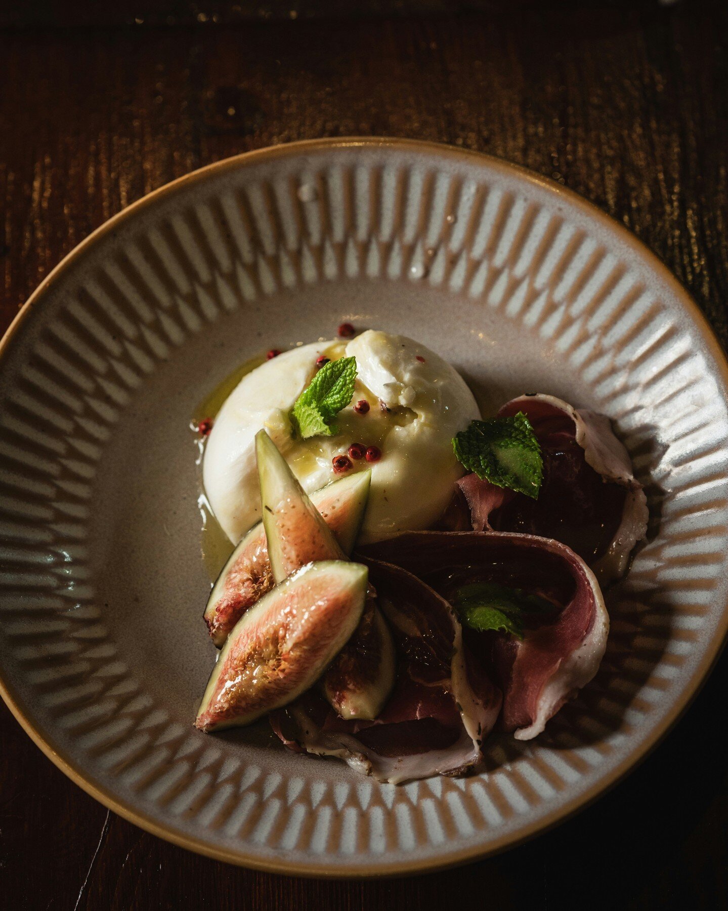 Burrata, smoked prosciutto, figs and white balsamic - Don't you think you need to make your weekend a little more Mediterranean? 
www.popolodining.com