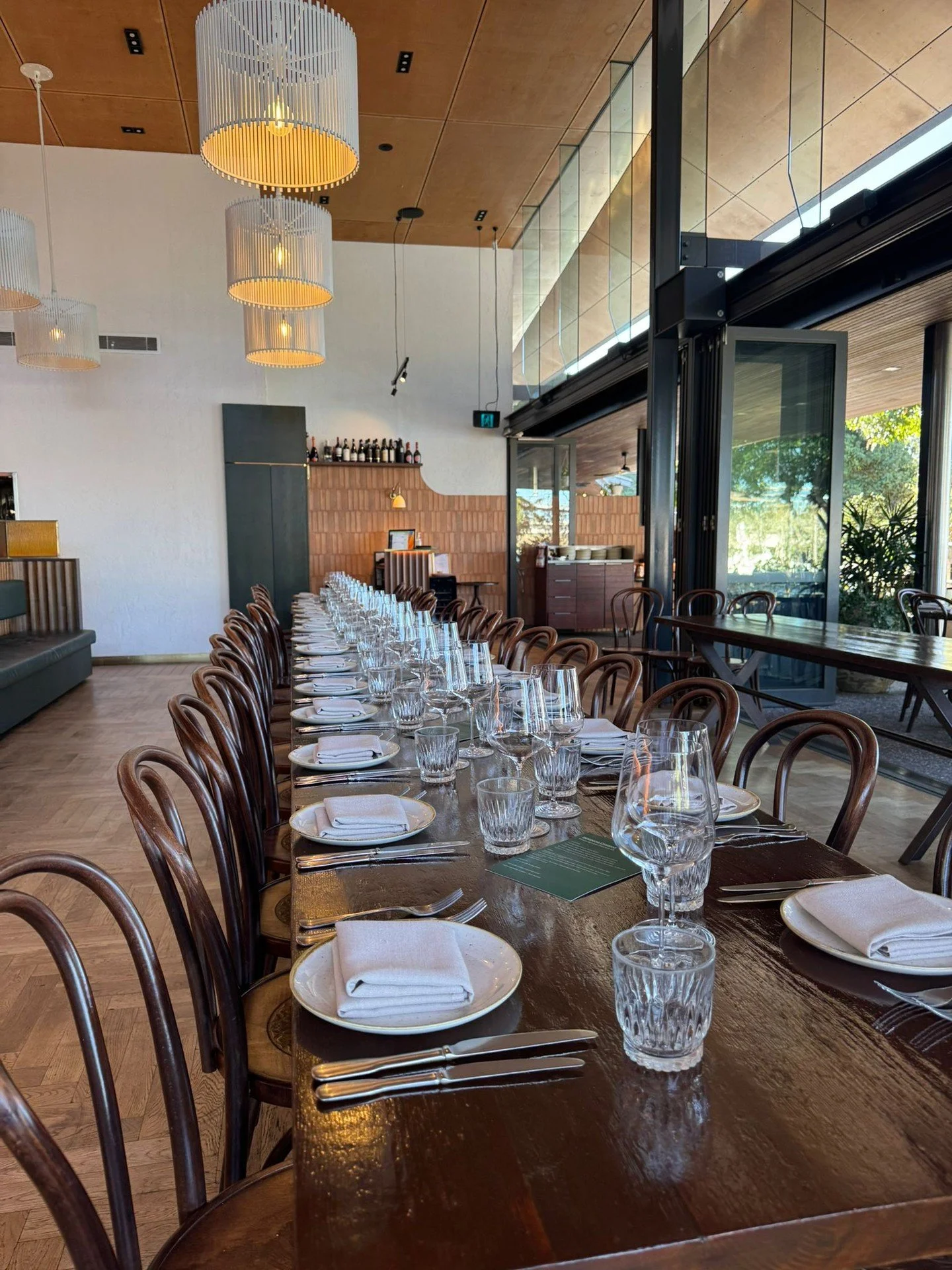 Organising a meal for a large group can be complicated, but we're here to make it a little easier.
Our banquets are for sharing, so everyone can try everything on the table, and the only thing you'll have to worry about is securing the last bite of d