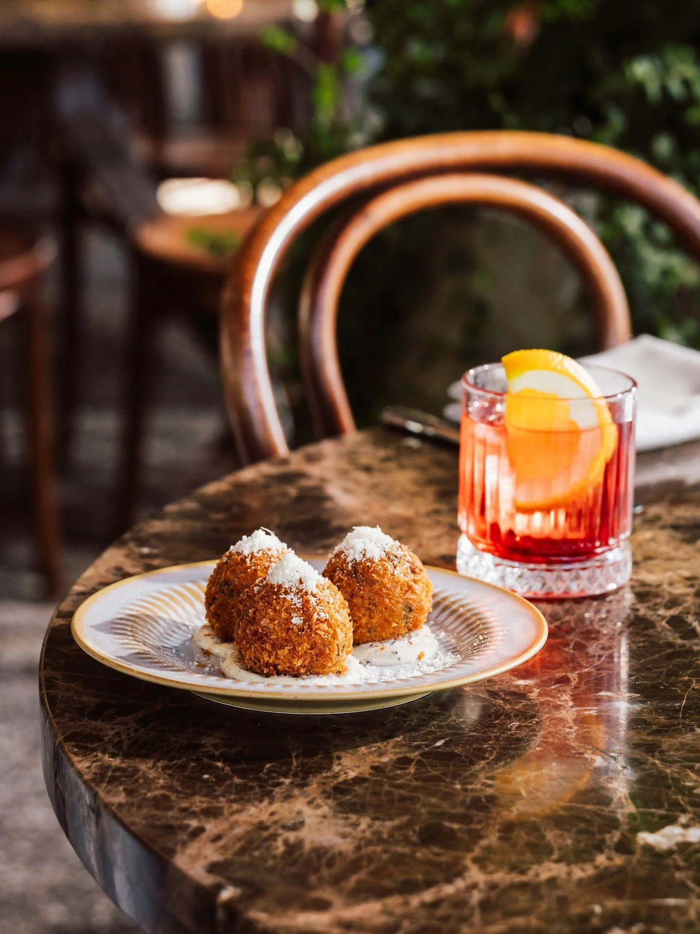 Nothing like a cheeky 'cini!
Get your arancini fix with porcini mushroom, asiago cheese, smoked mozzarella and truffle aioli