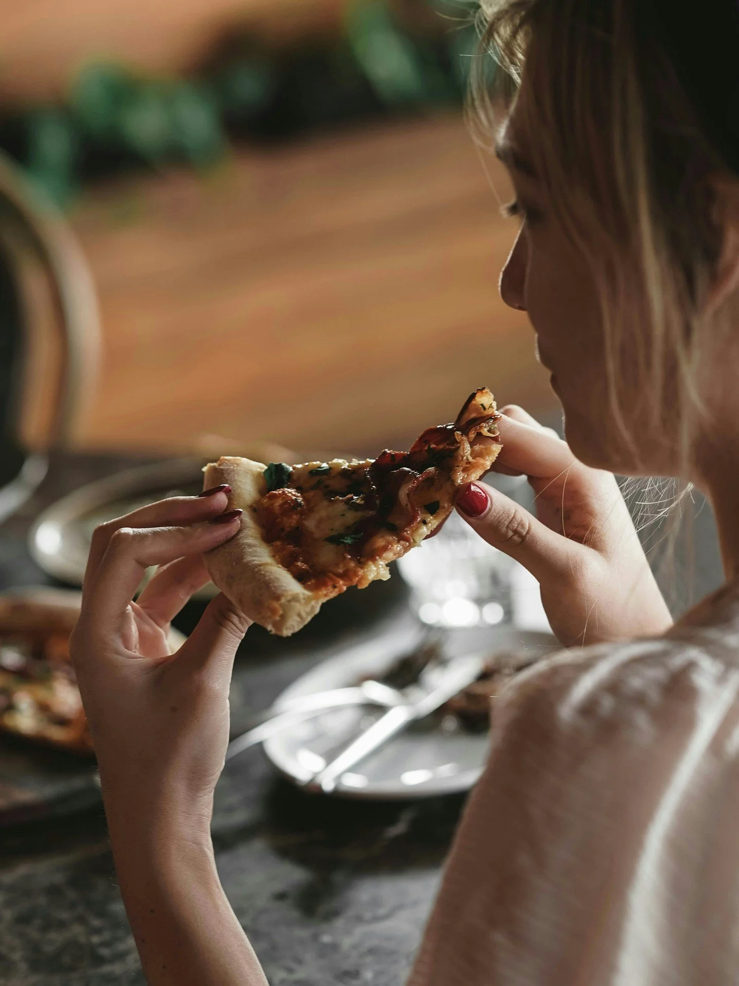 It's the last week of Feb, and that means it's time to get out for one last summer afternoon at Southbank! Enjoy a slice by the river tonight!