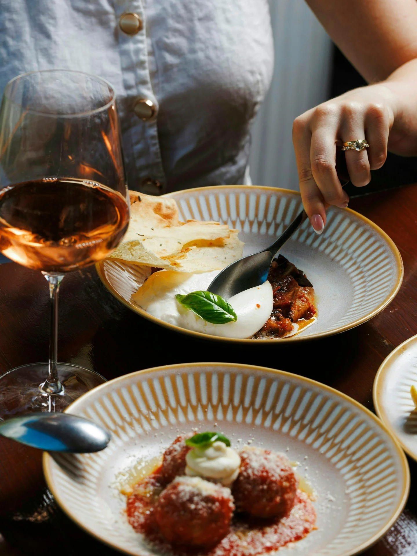 Let mum order whatever she wants!
Now you can book in from 11:30 to enjoy our Mother's Day banquet or from 1:30 for regular a la carte service for this Sunday's Mother's Day celebrations.